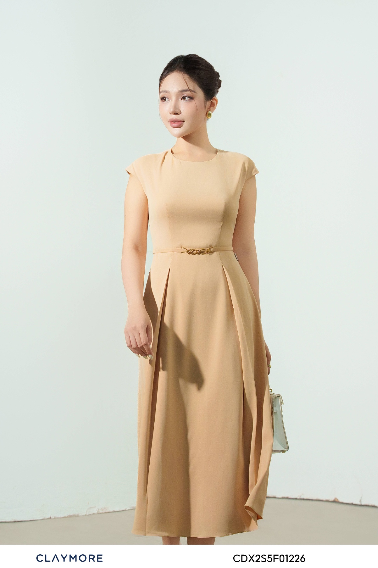 Đầm cổ tròn tay hến