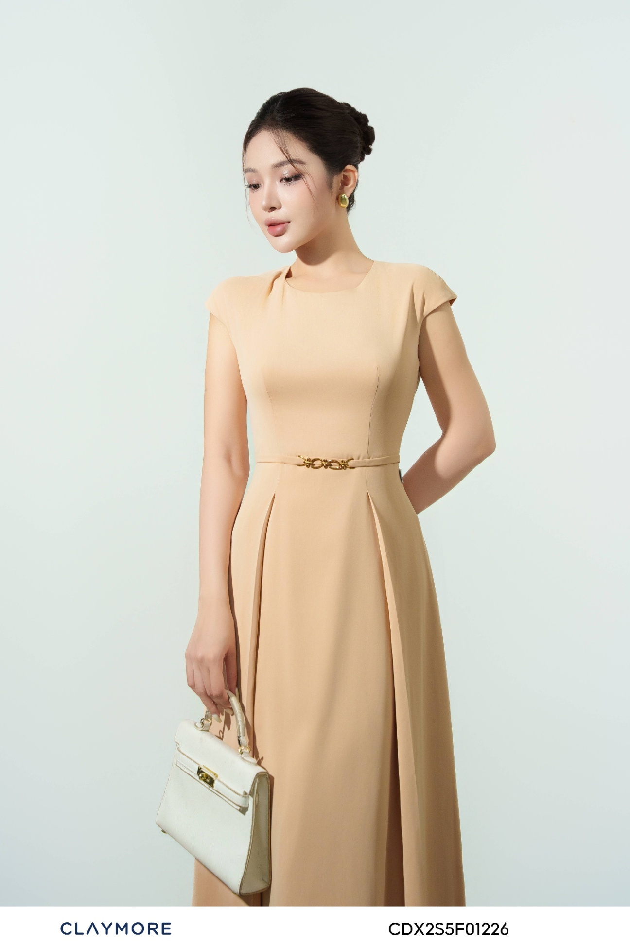 Đầm cổ tròn tay hến