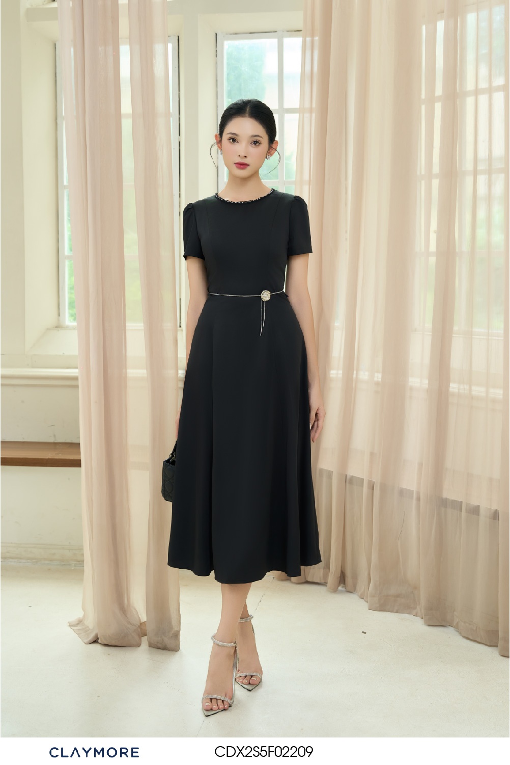 Đầm cổ tròn phối