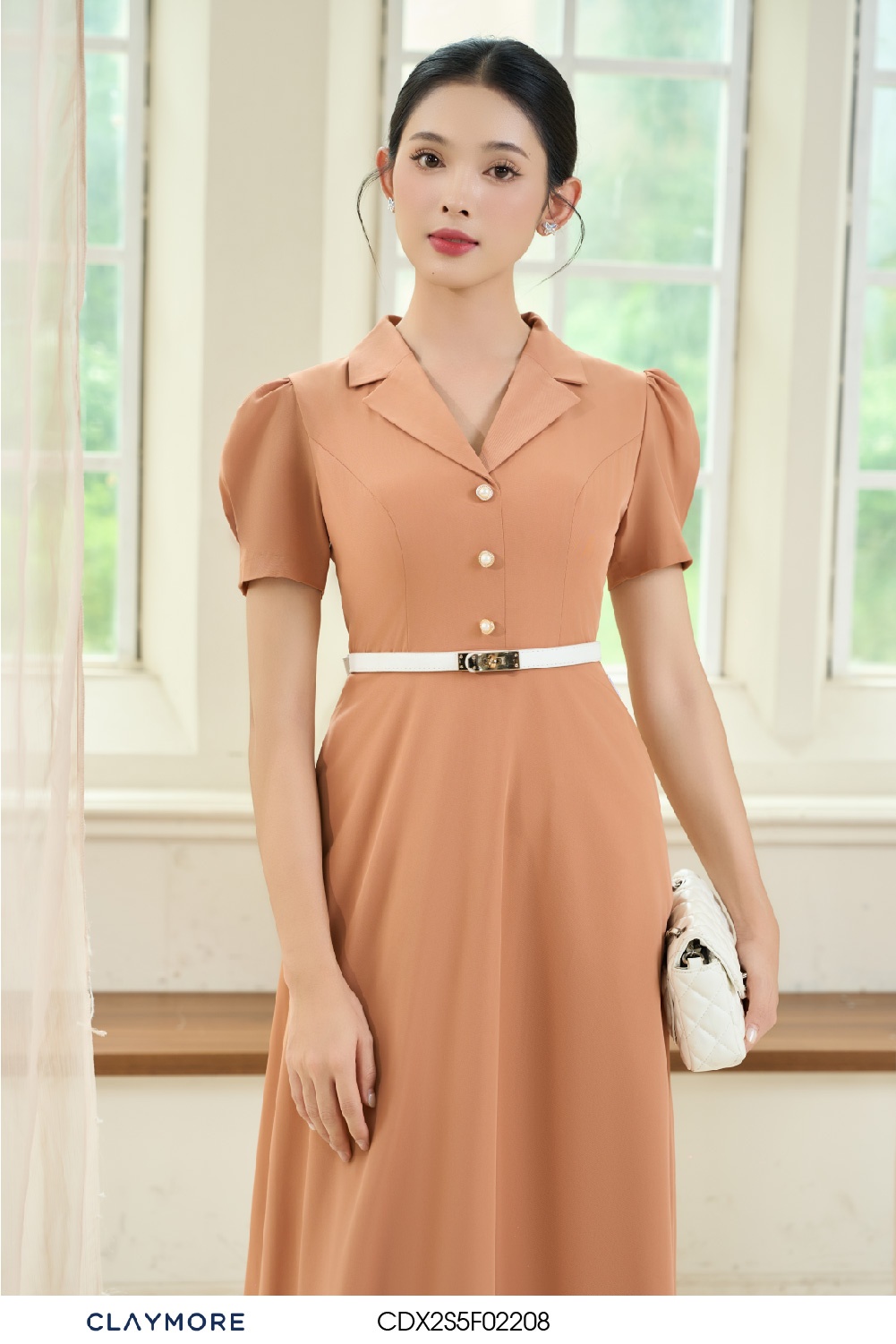 Đầm cổ vest đính cúc