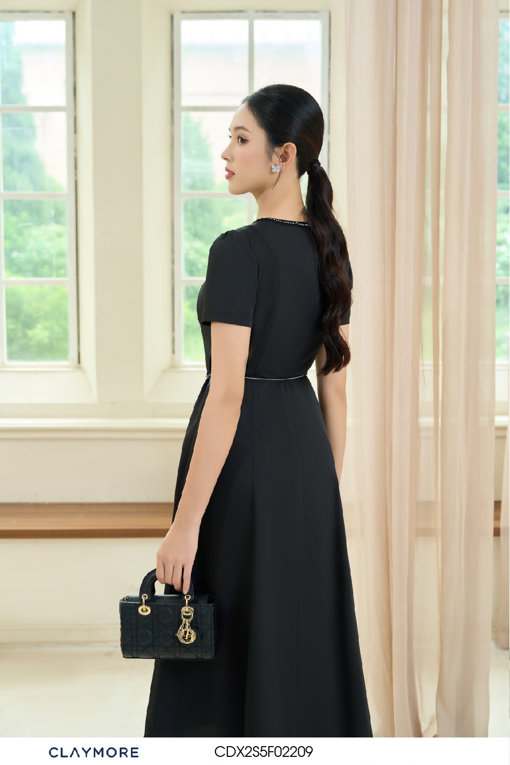 Đầm cổ tròn phối