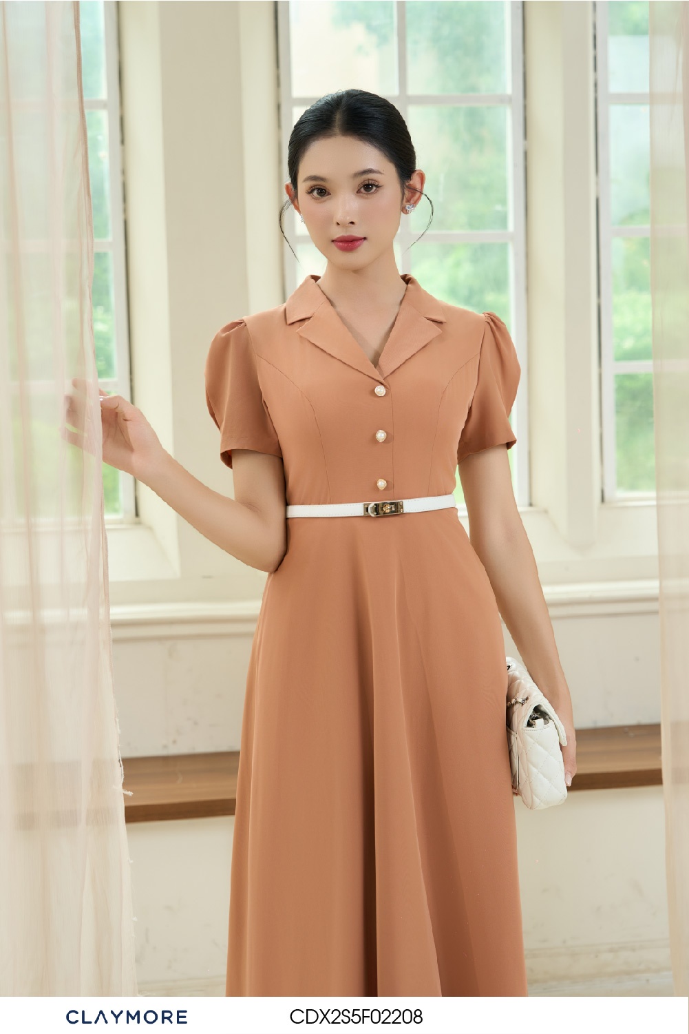 Đầm cổ vest đính cúc