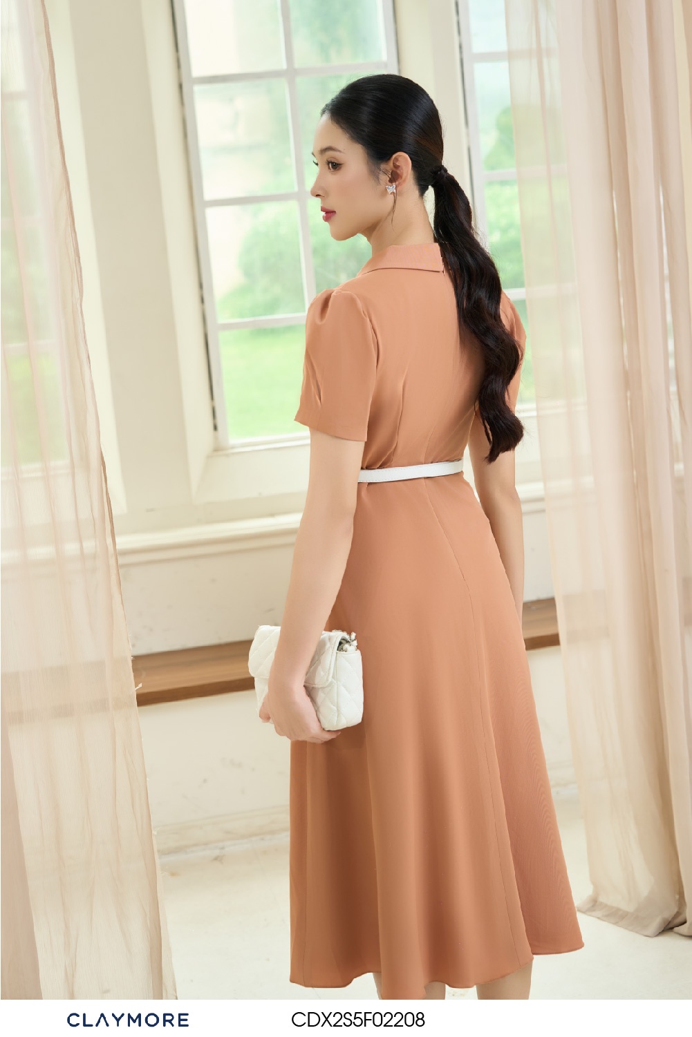 Đầm cổ vest đính cúc