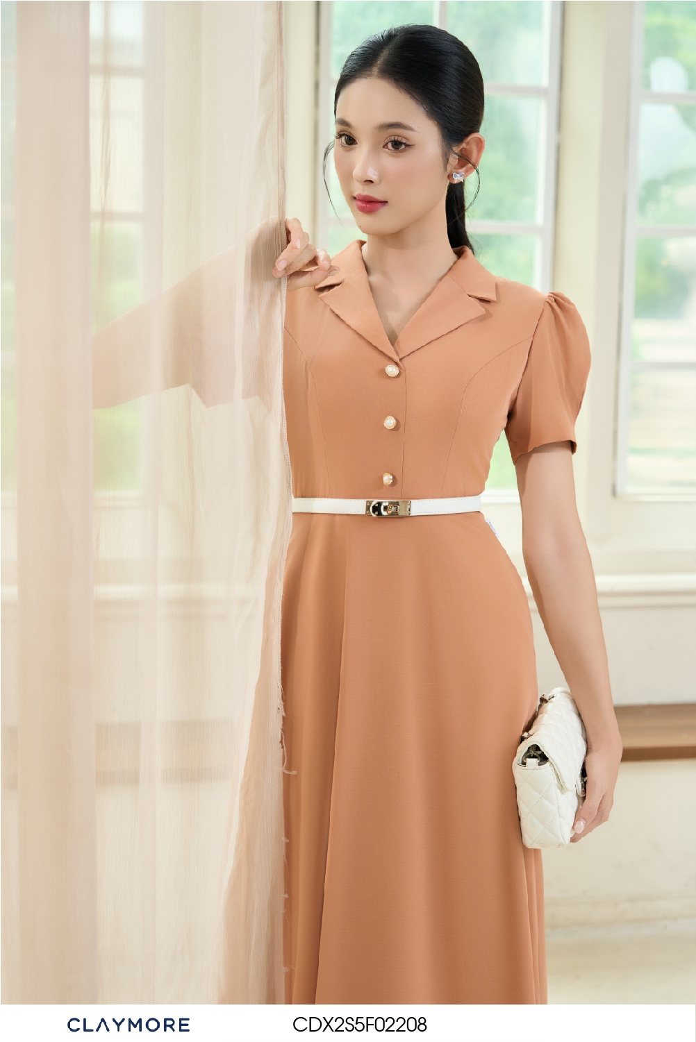 Đầm cổ vest đính cúc