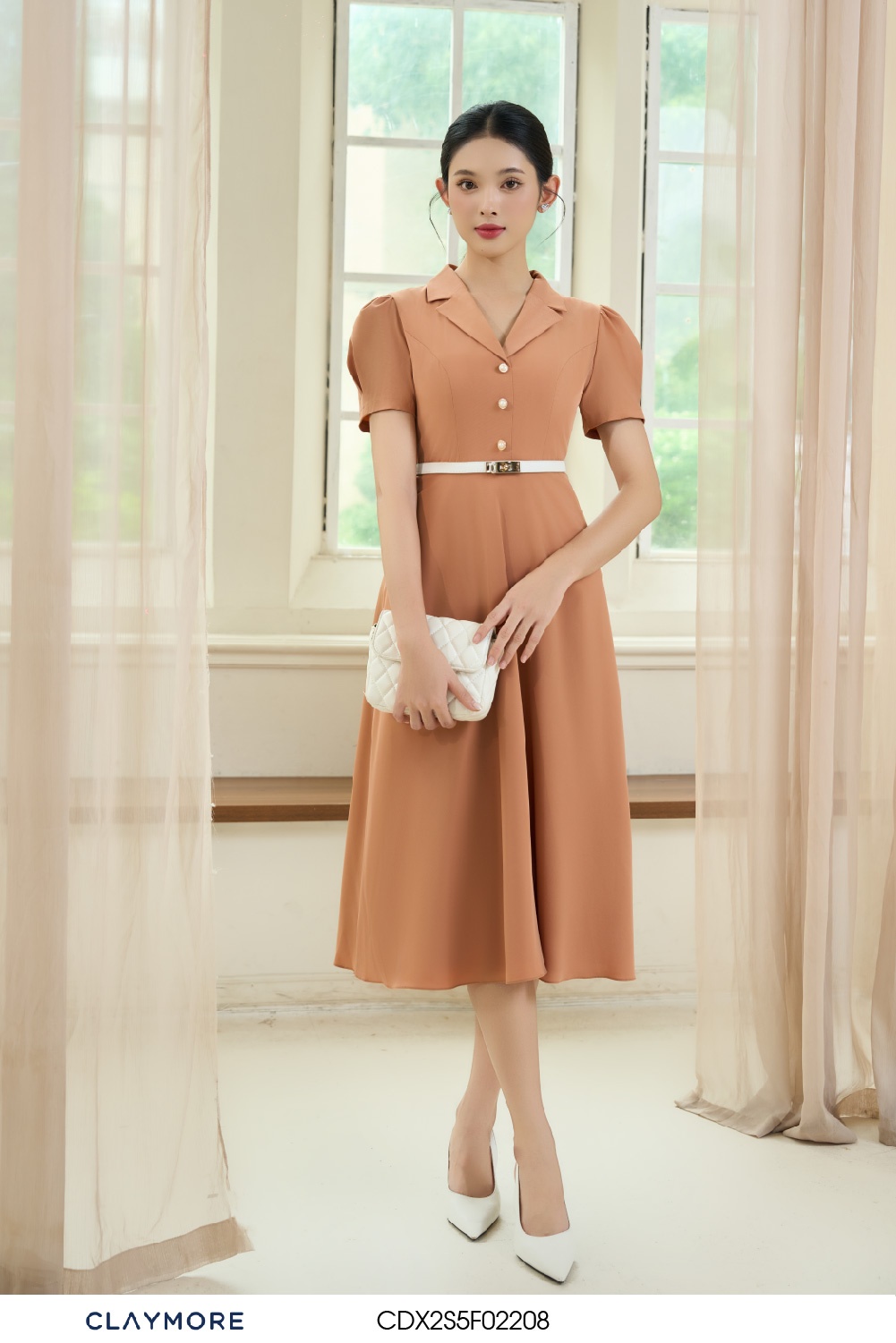 Đầm cổ vest đính cúc