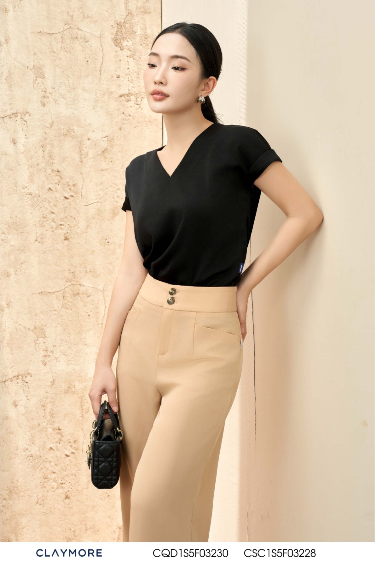 Áo cổ V tay chờm