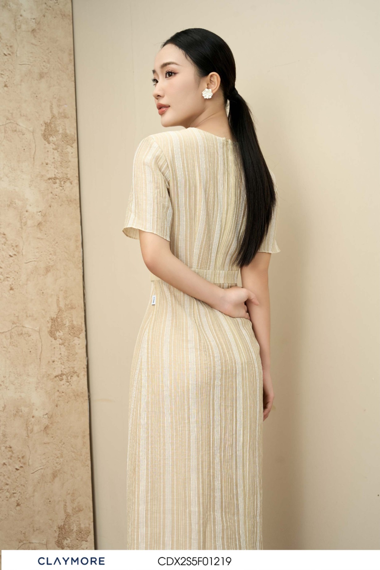 Đầm cổ vest