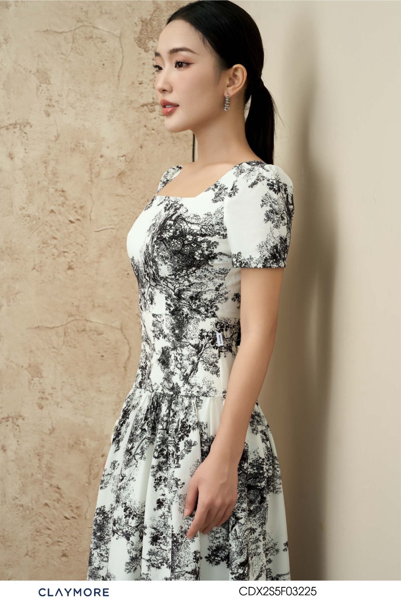 Đầm hoa cổ vuông