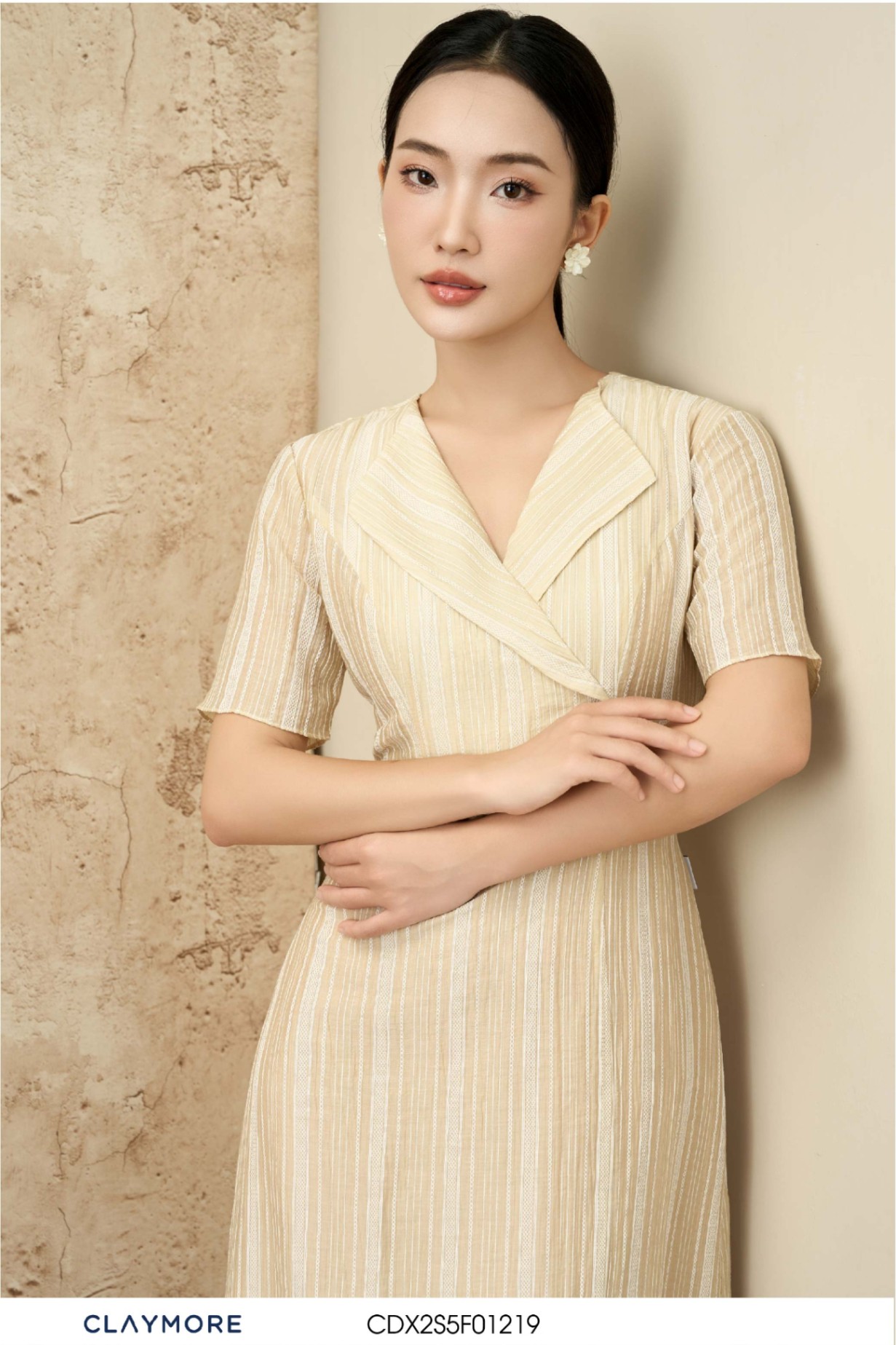 Đầm cổ vest