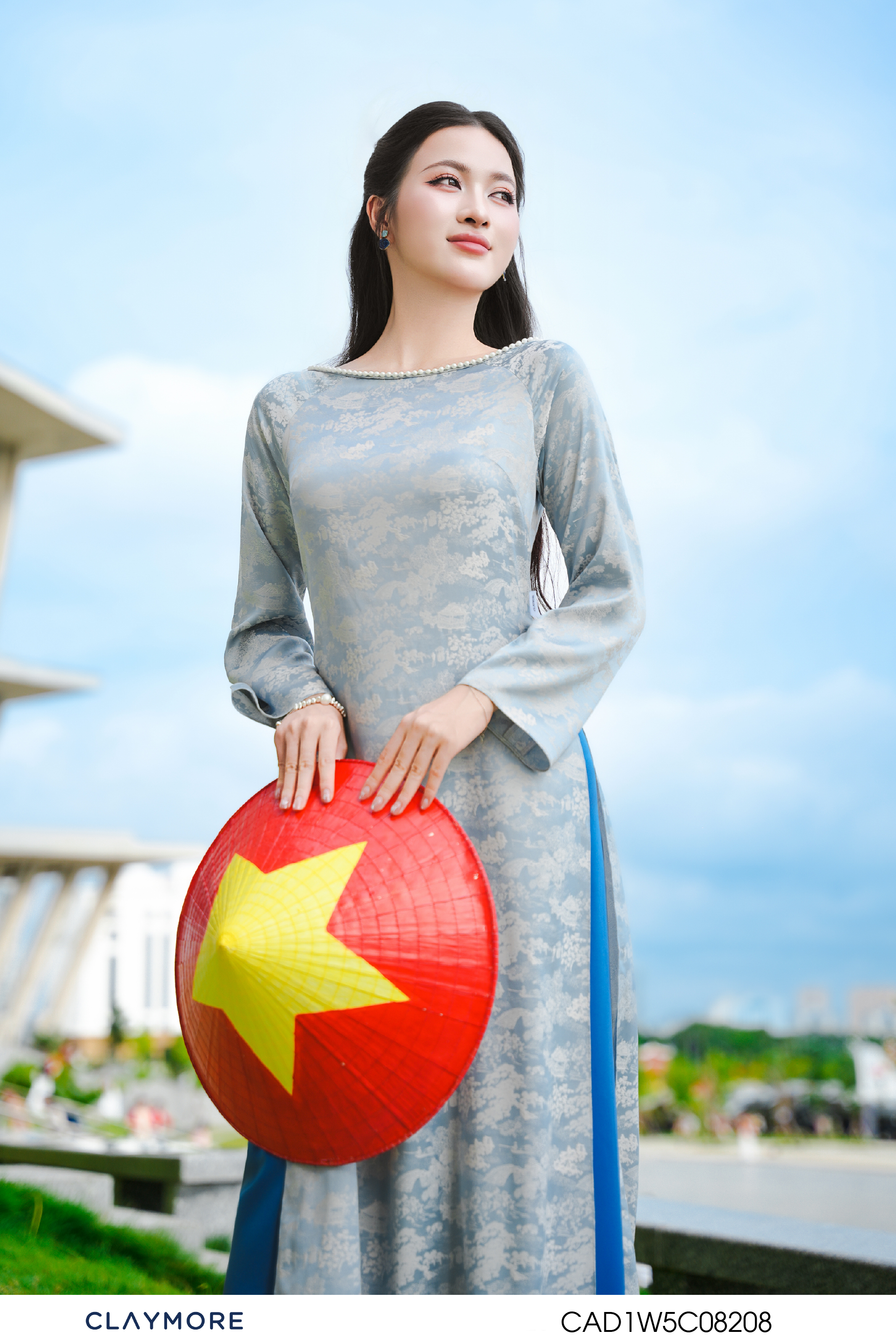 Áo cổ thuyền giọt lệ
