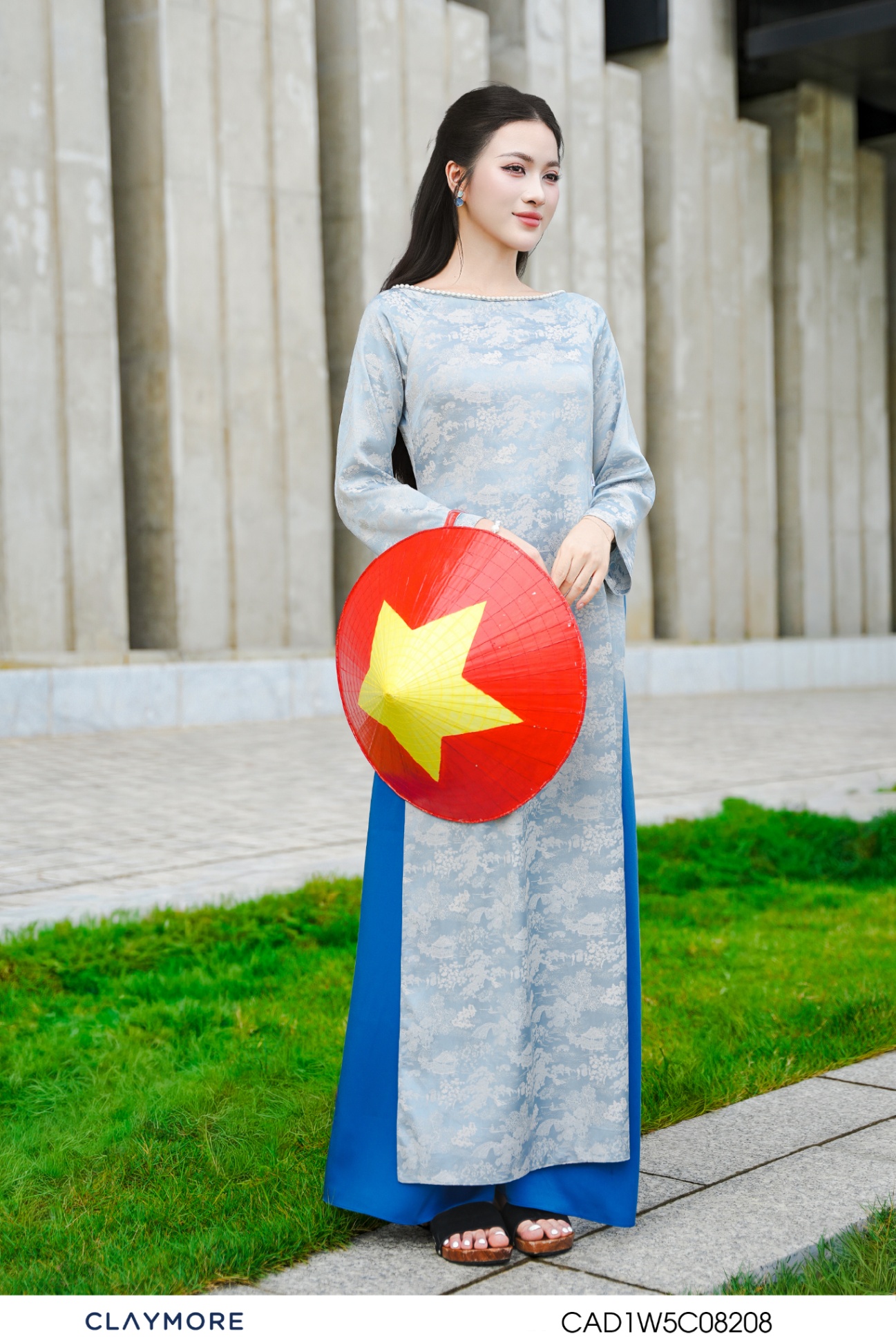 Áo cổ thuyền giọt lệ