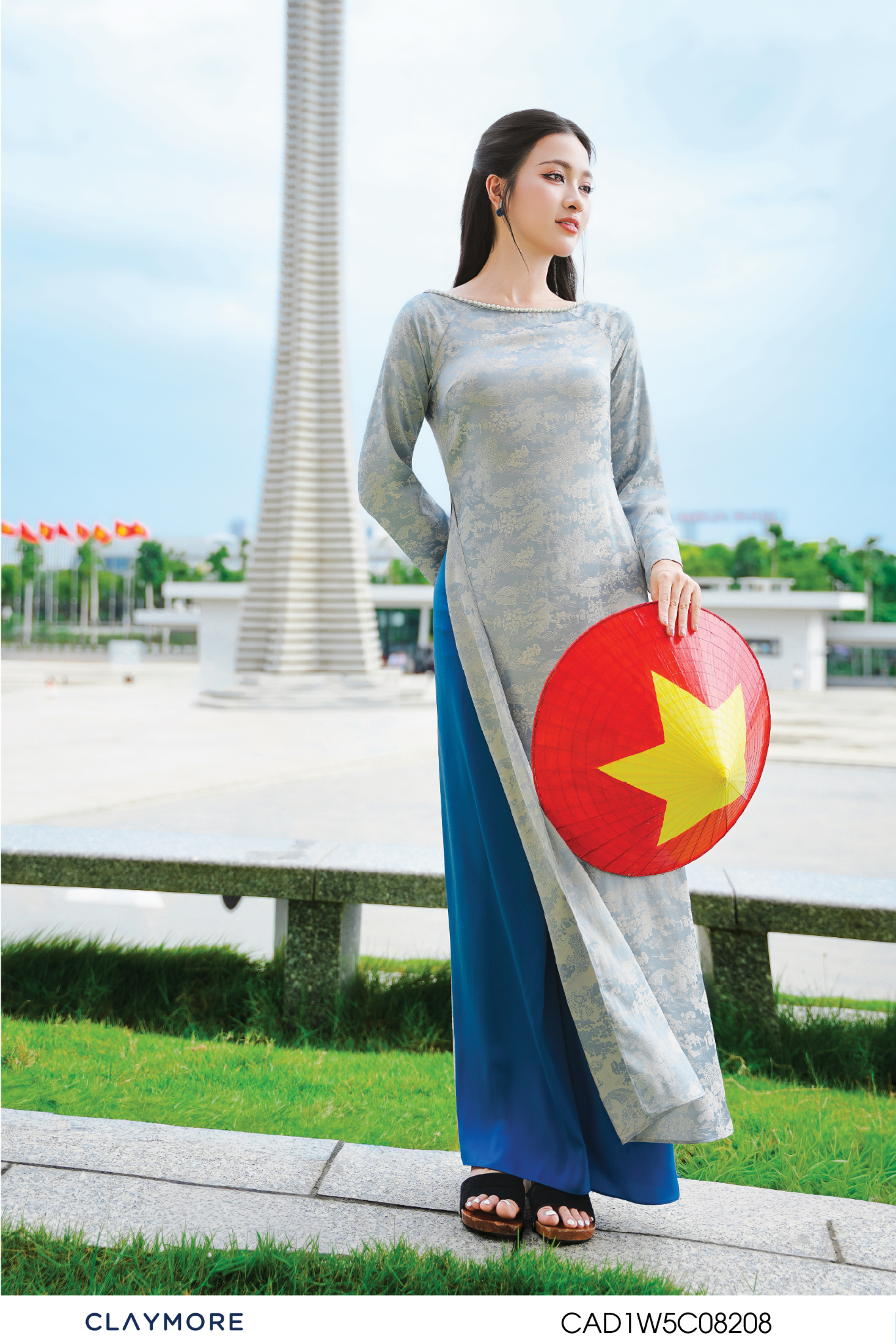 Áo cổ thuyền giọt lệ
