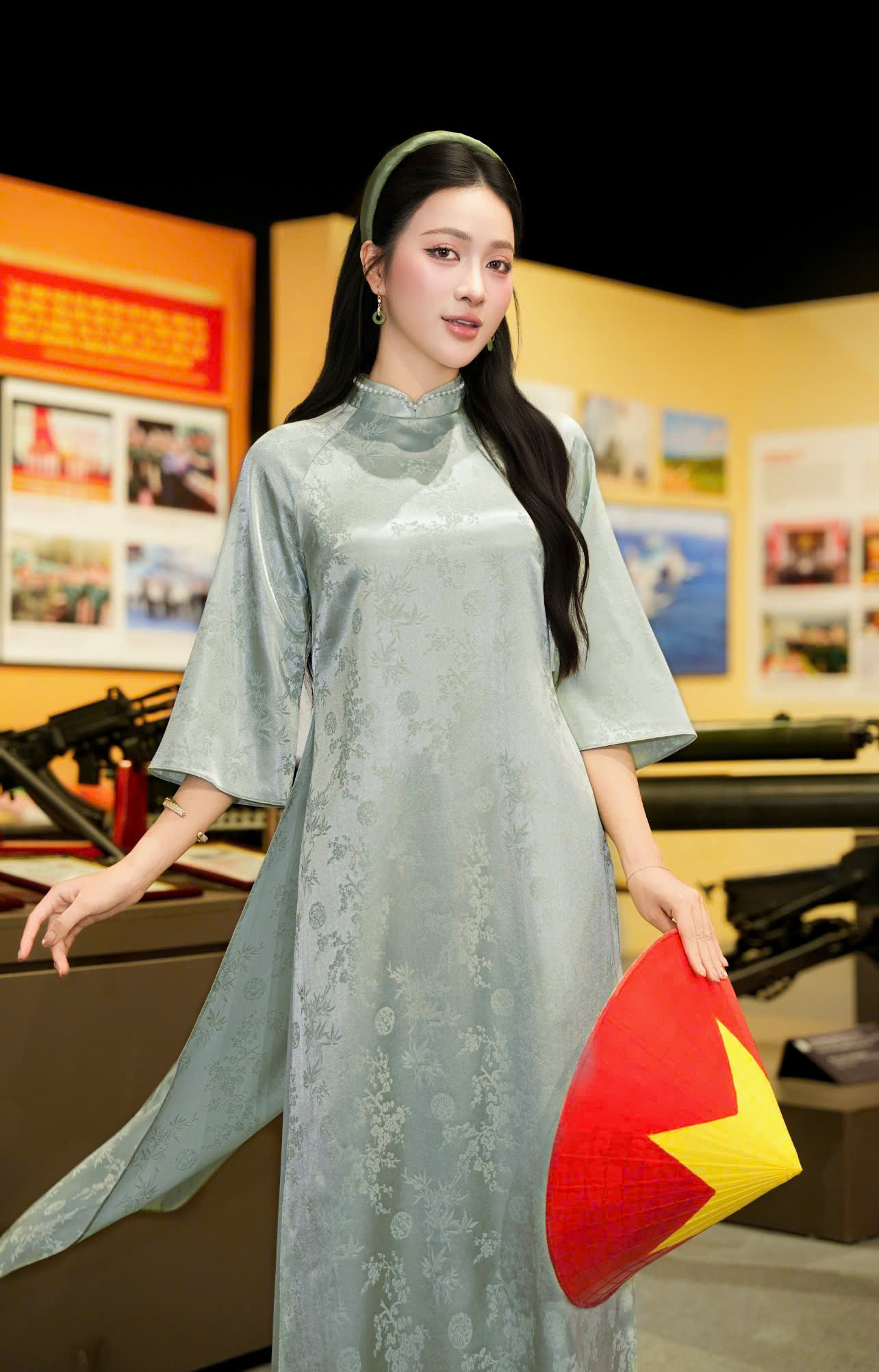 Áo dài cổ dựng tay lỡ
