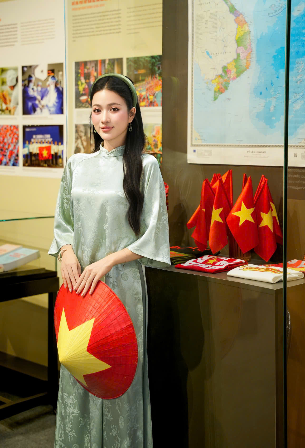 Áo dài cổ dựng tay lỡ