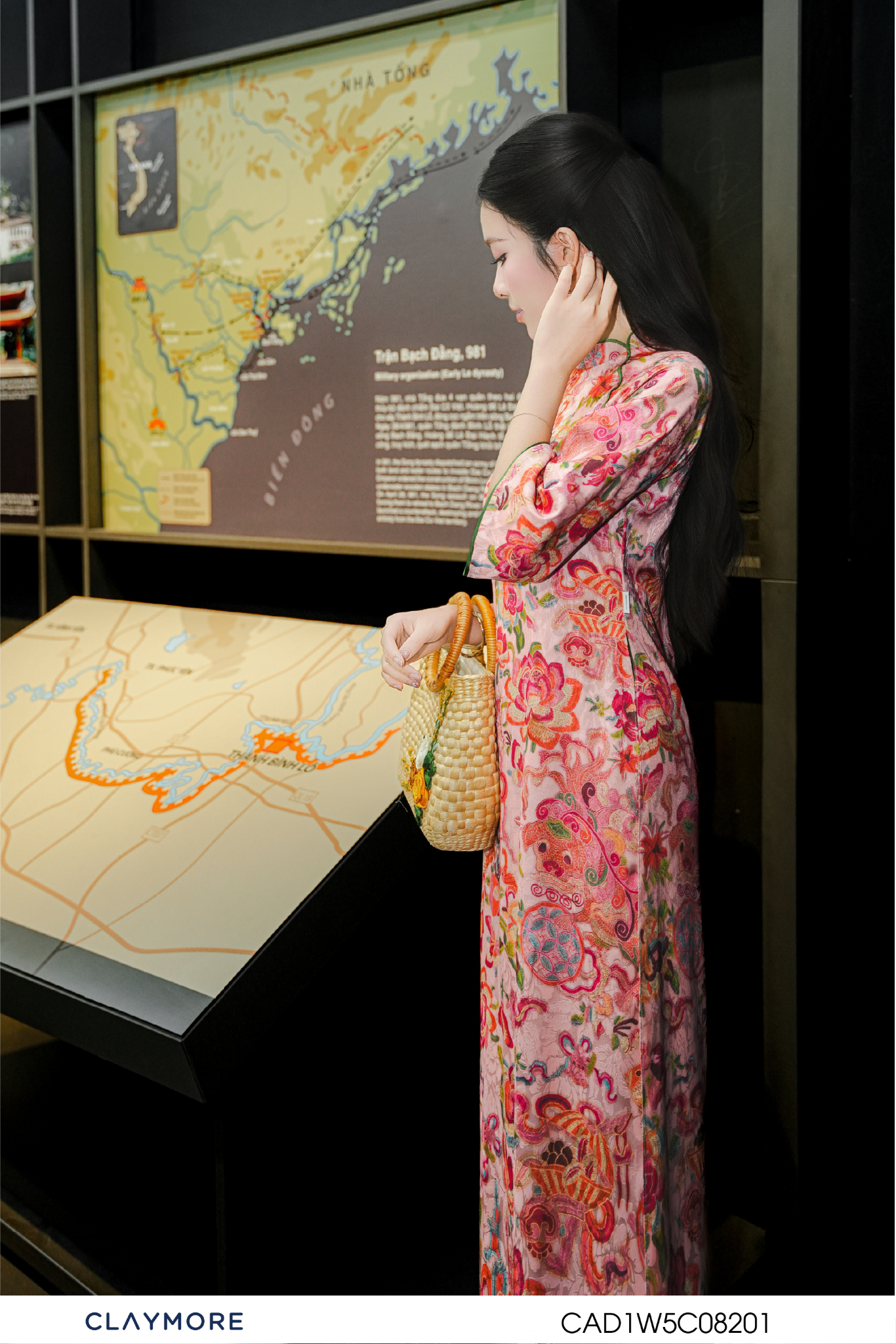 Áo dài cổ lệch
