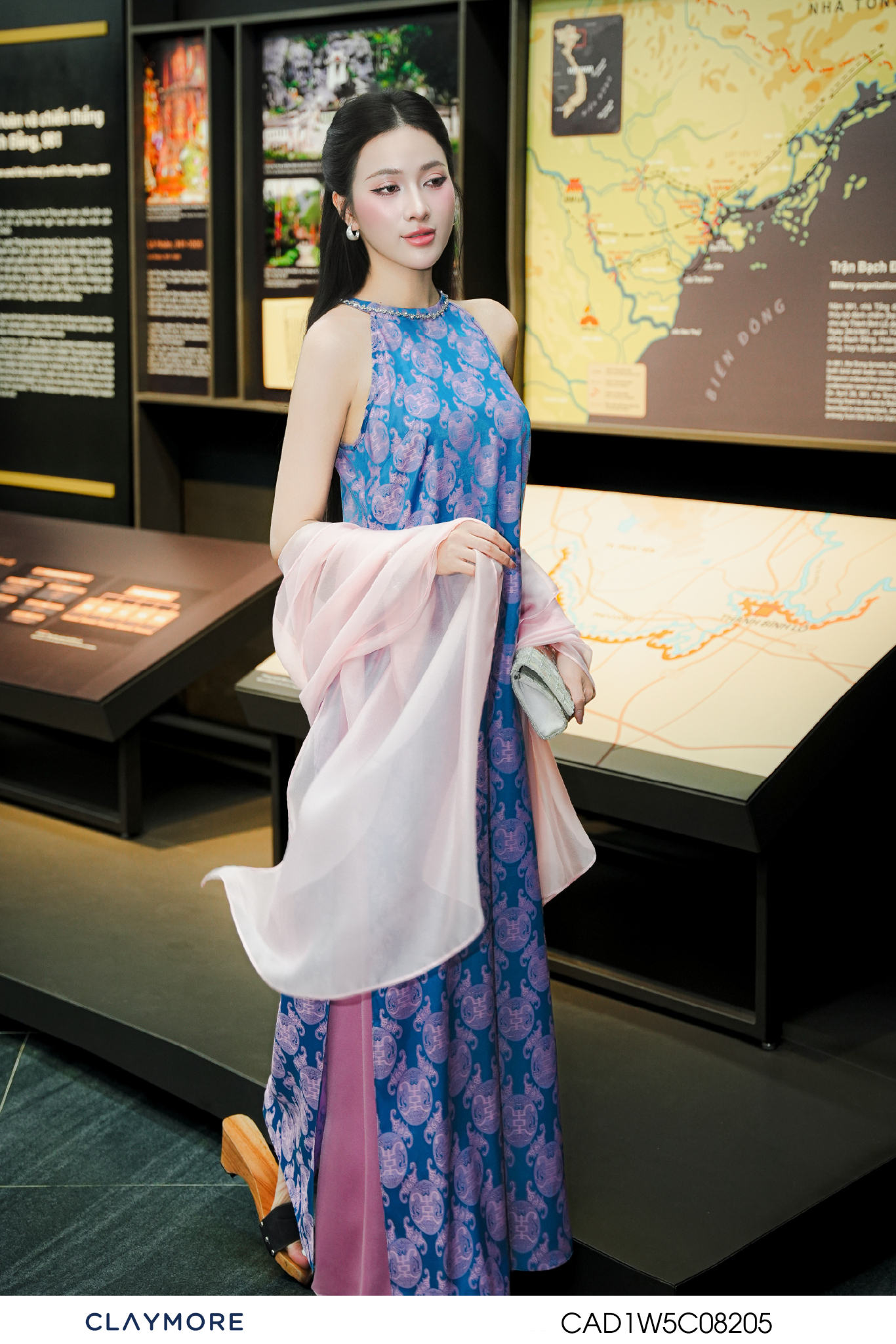 Áo dài cổ yếm