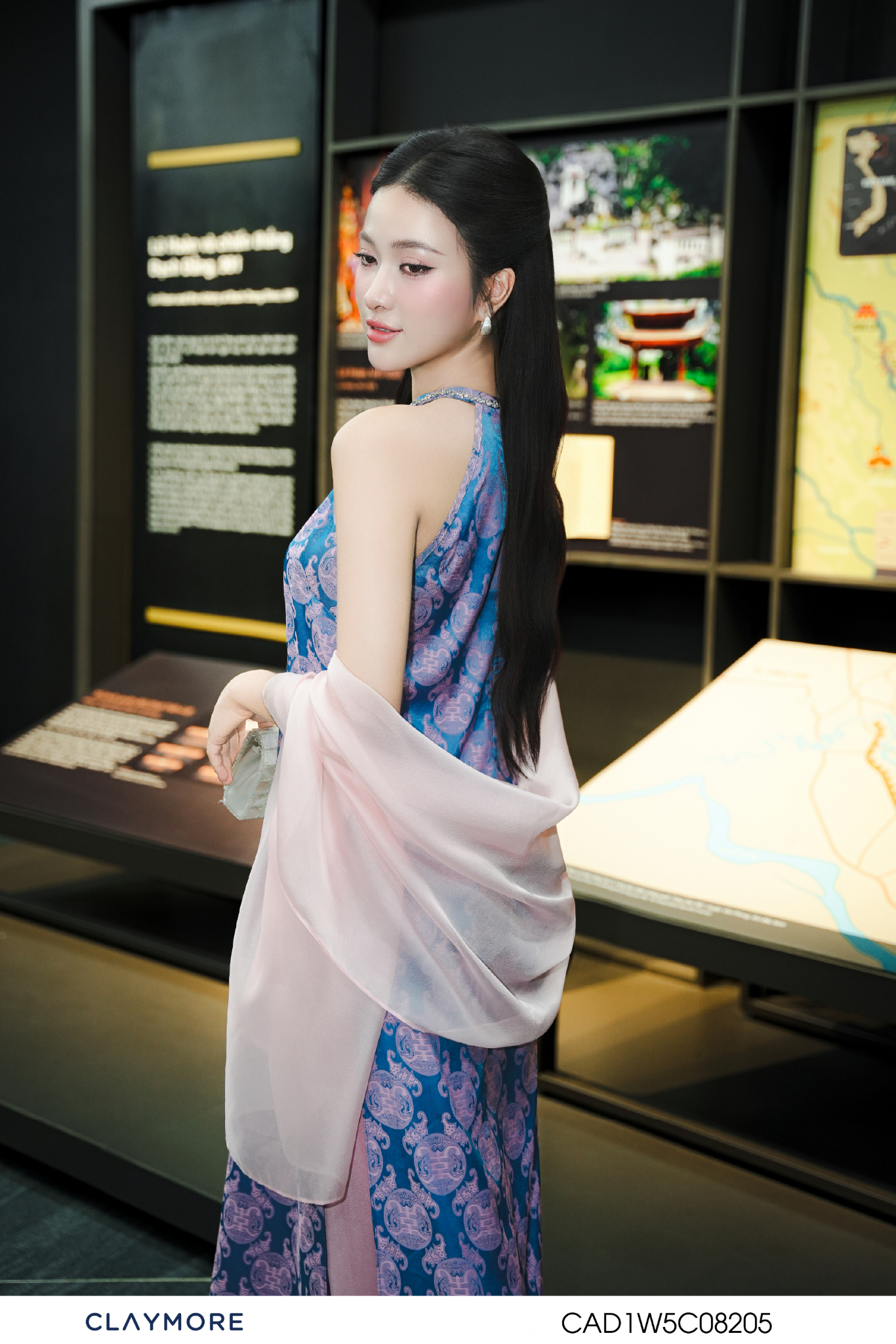 Áo dài cổ yếm