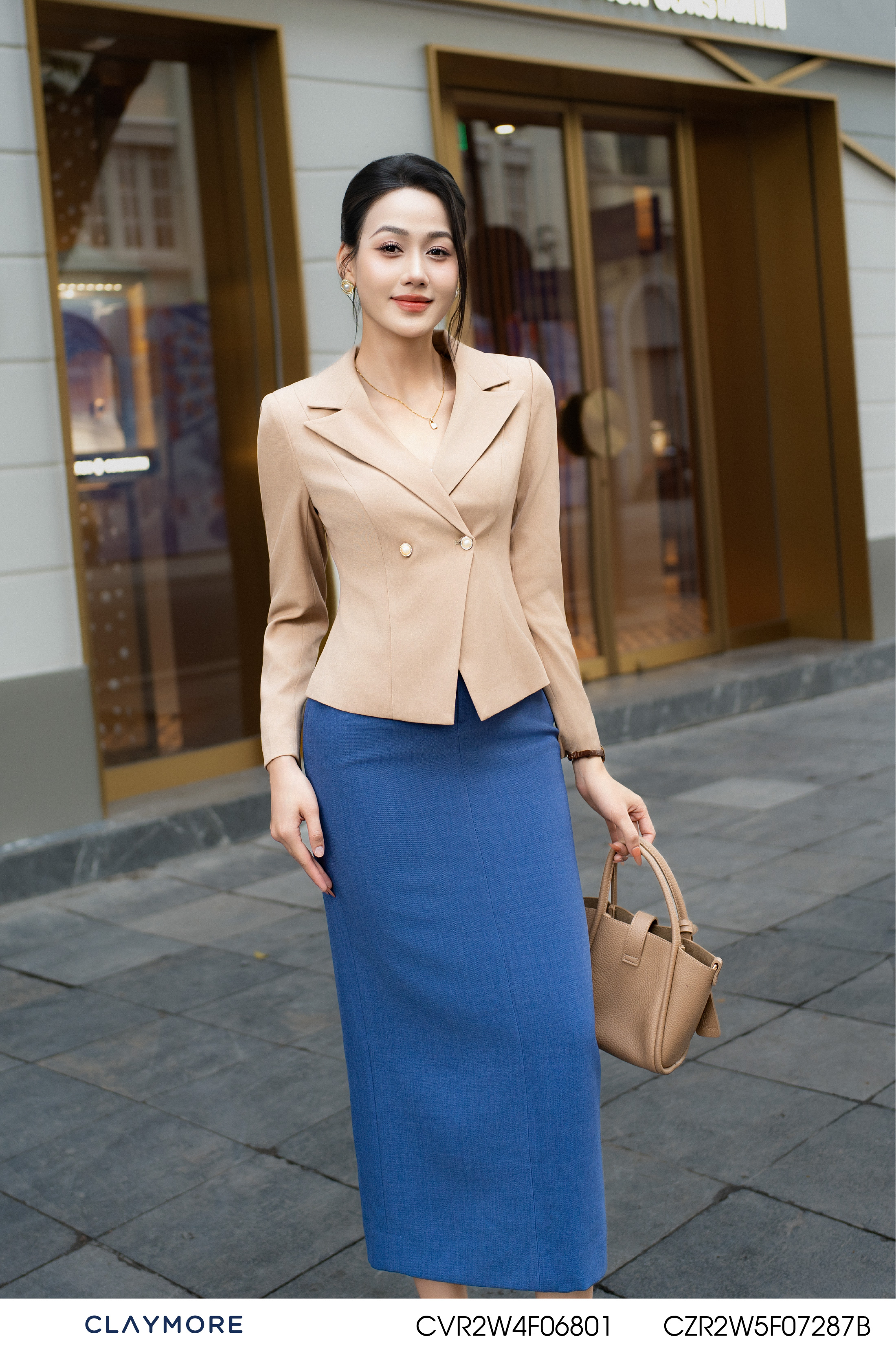 Chân váy xẻ sau