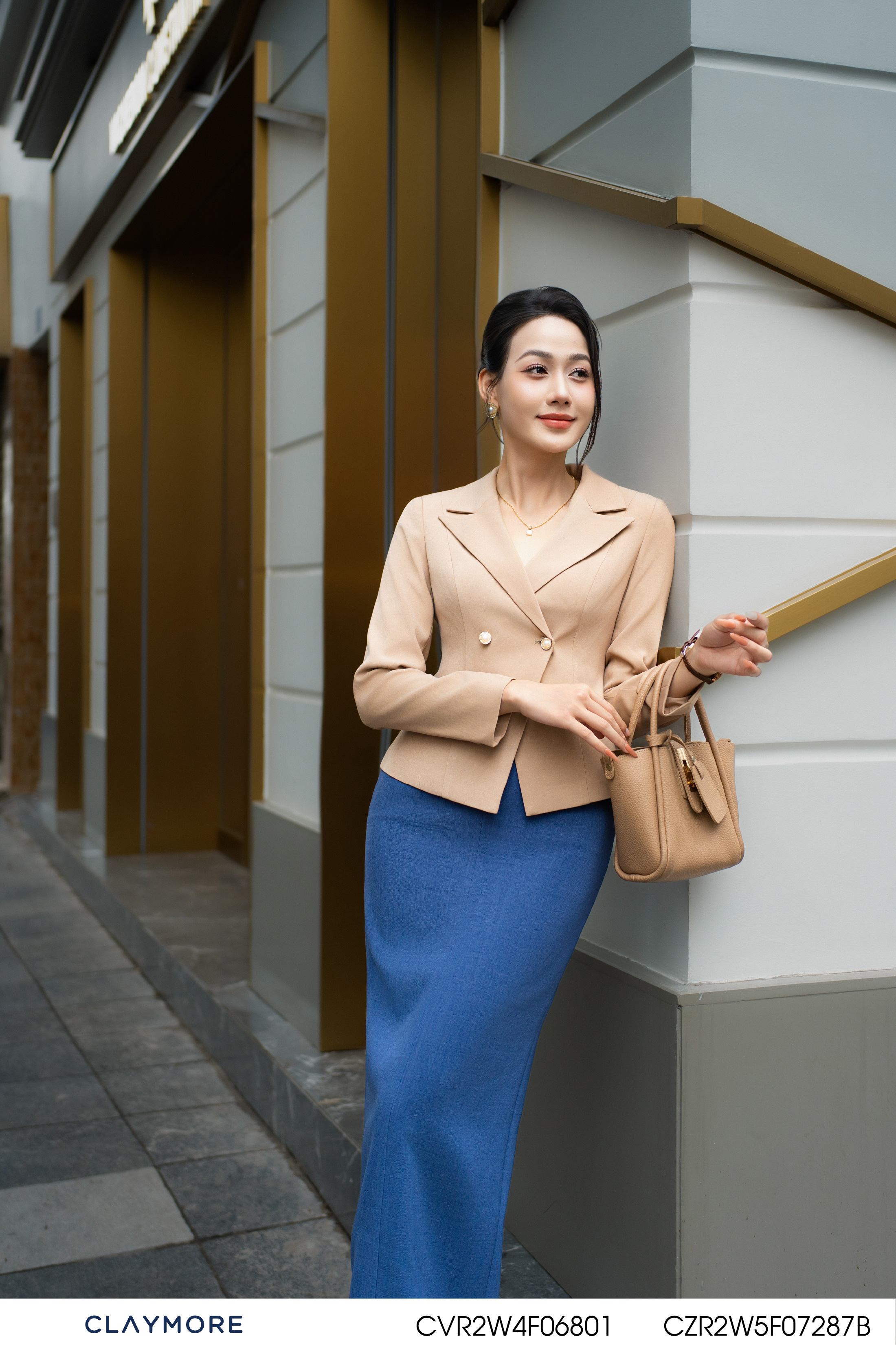 Chân váy xẻ sau