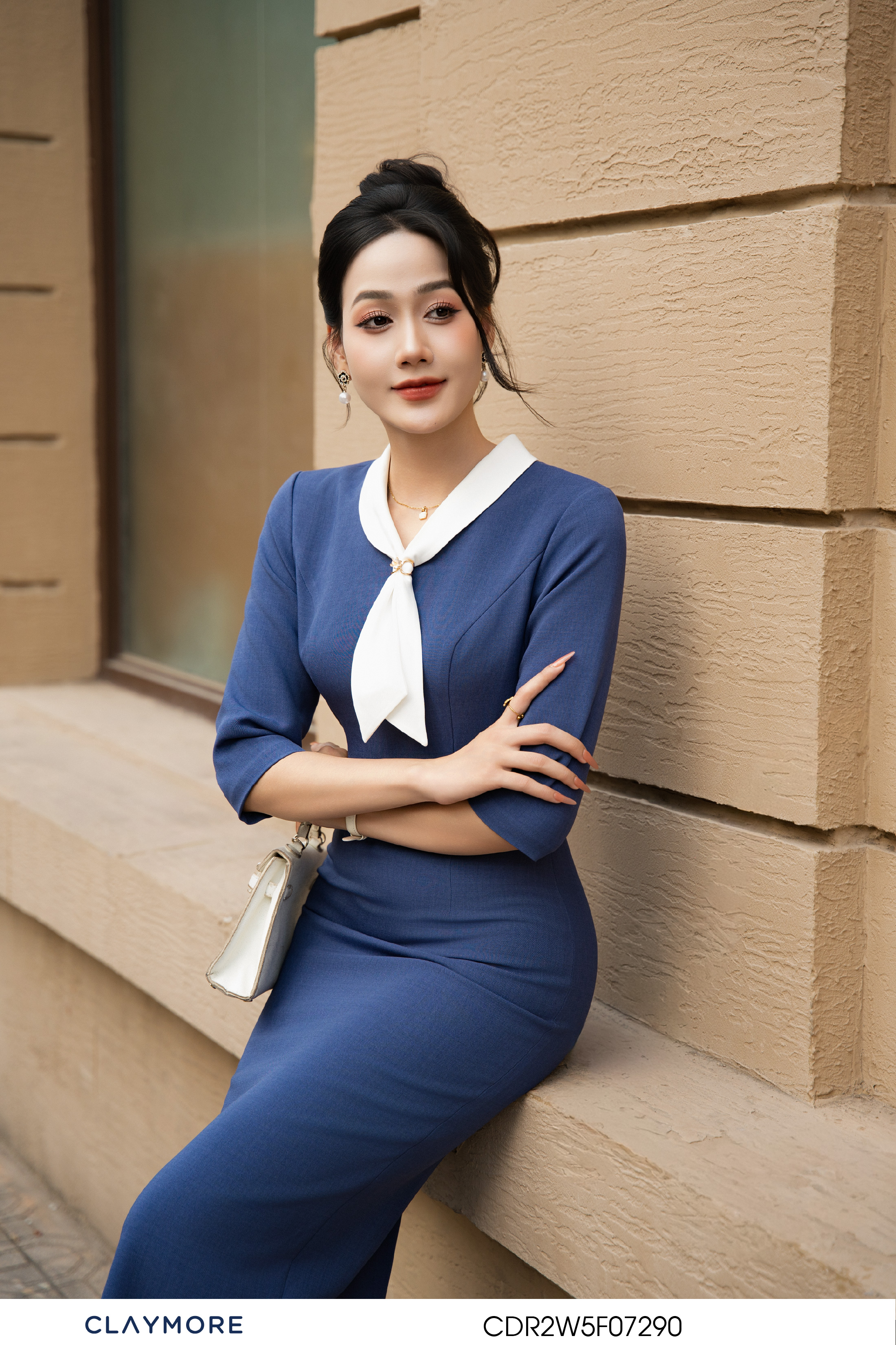 Đầm cổ V có nơ