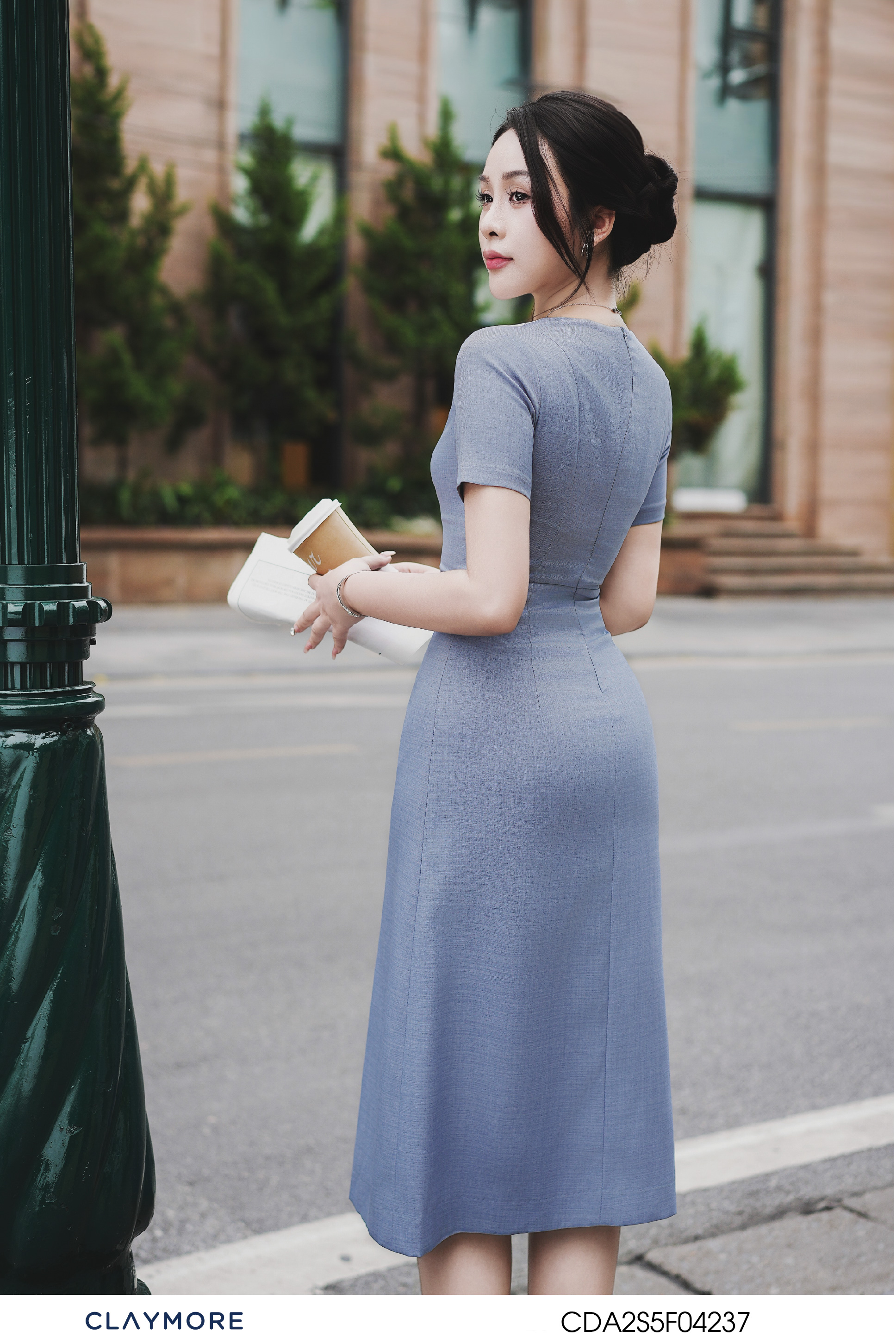 Đầm cổ V phối trắng
