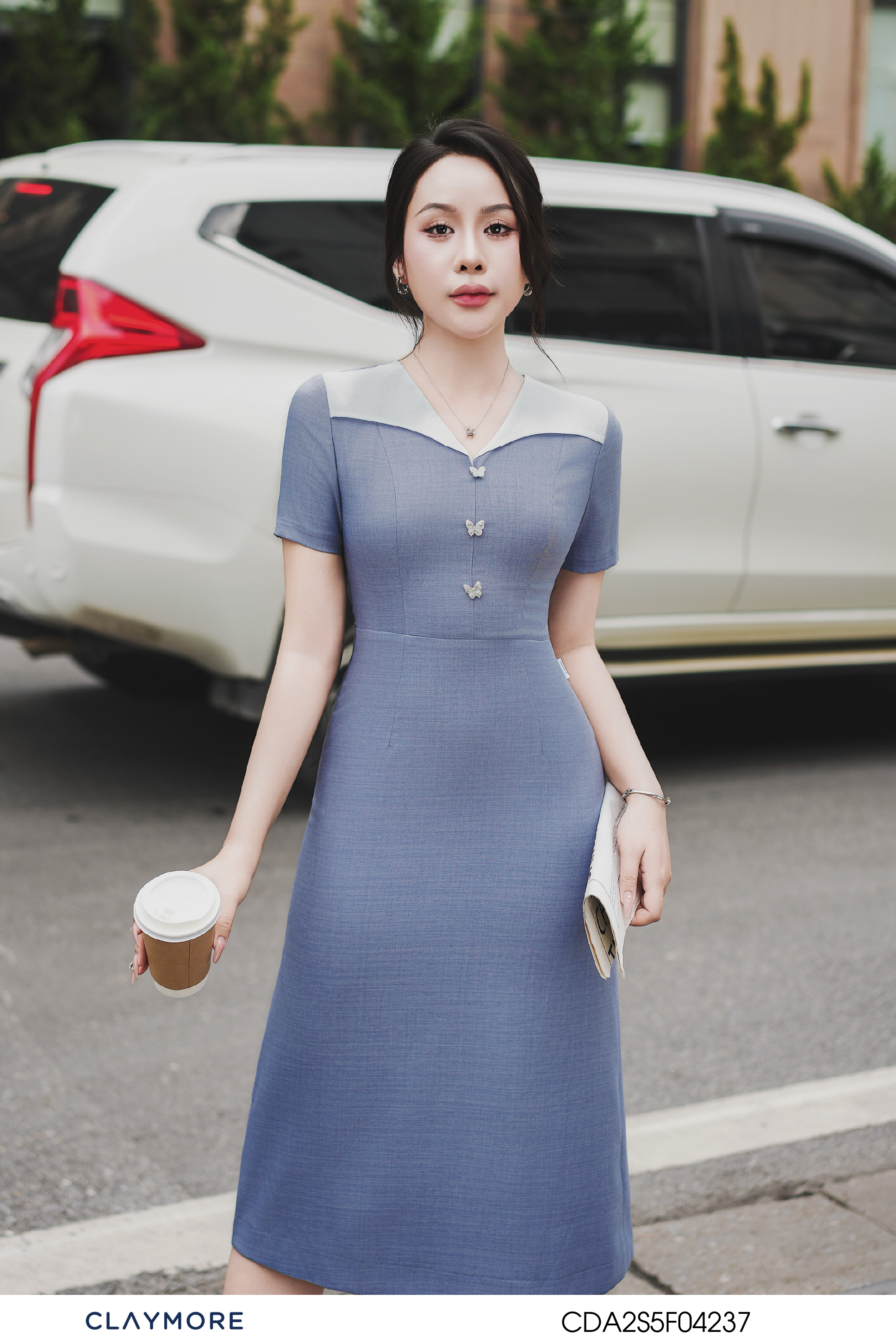 Đầm cổ V phối trắng