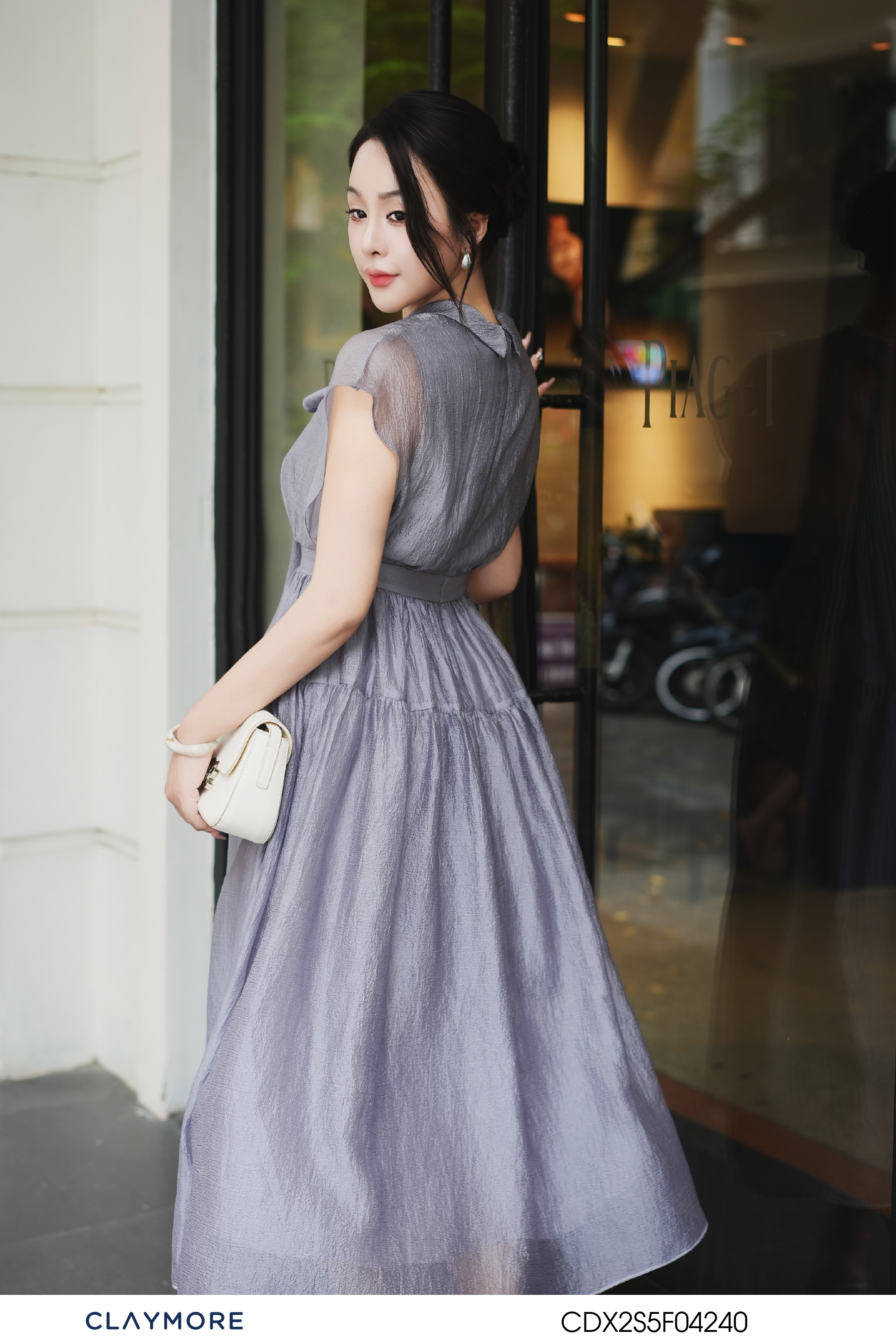 Đầm cổ nơ chân dúm