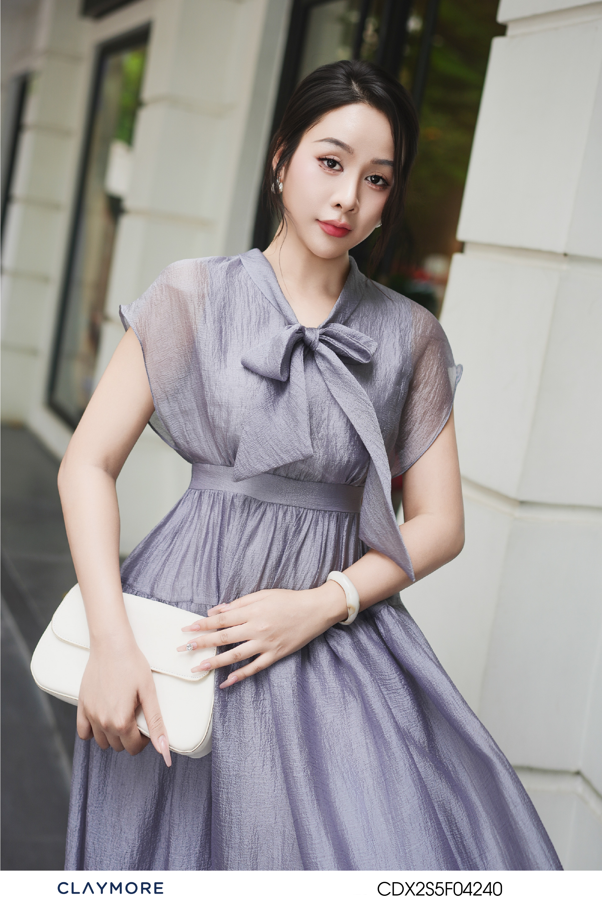 Đầm cổ nơ chân dúm