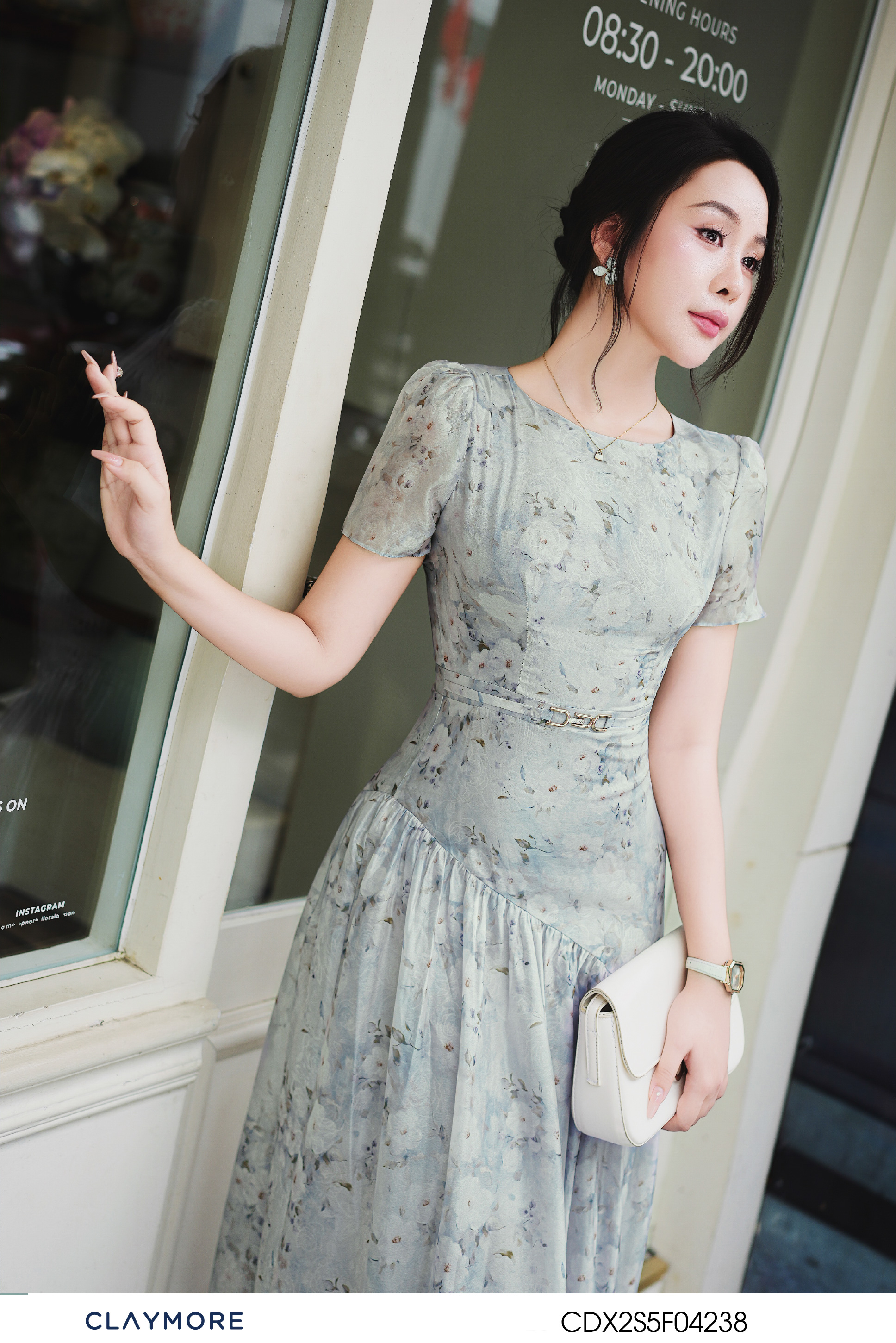 Đầm cổ tròn chân rủ