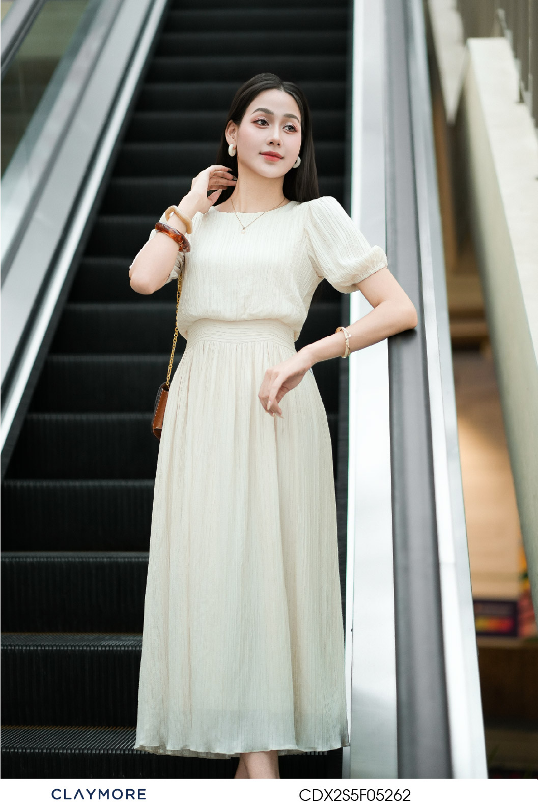 Đầm cổ tròn tay bo