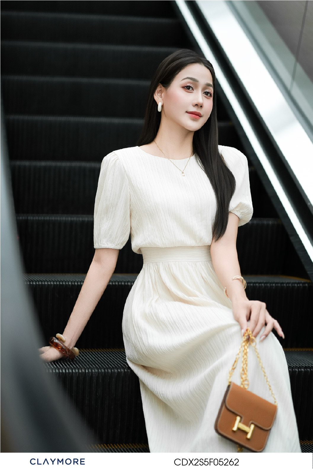 Đầm cổ tròn tay bo
