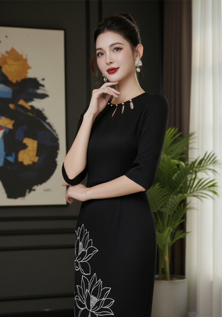 Đầm cổ tròn thêu hoa