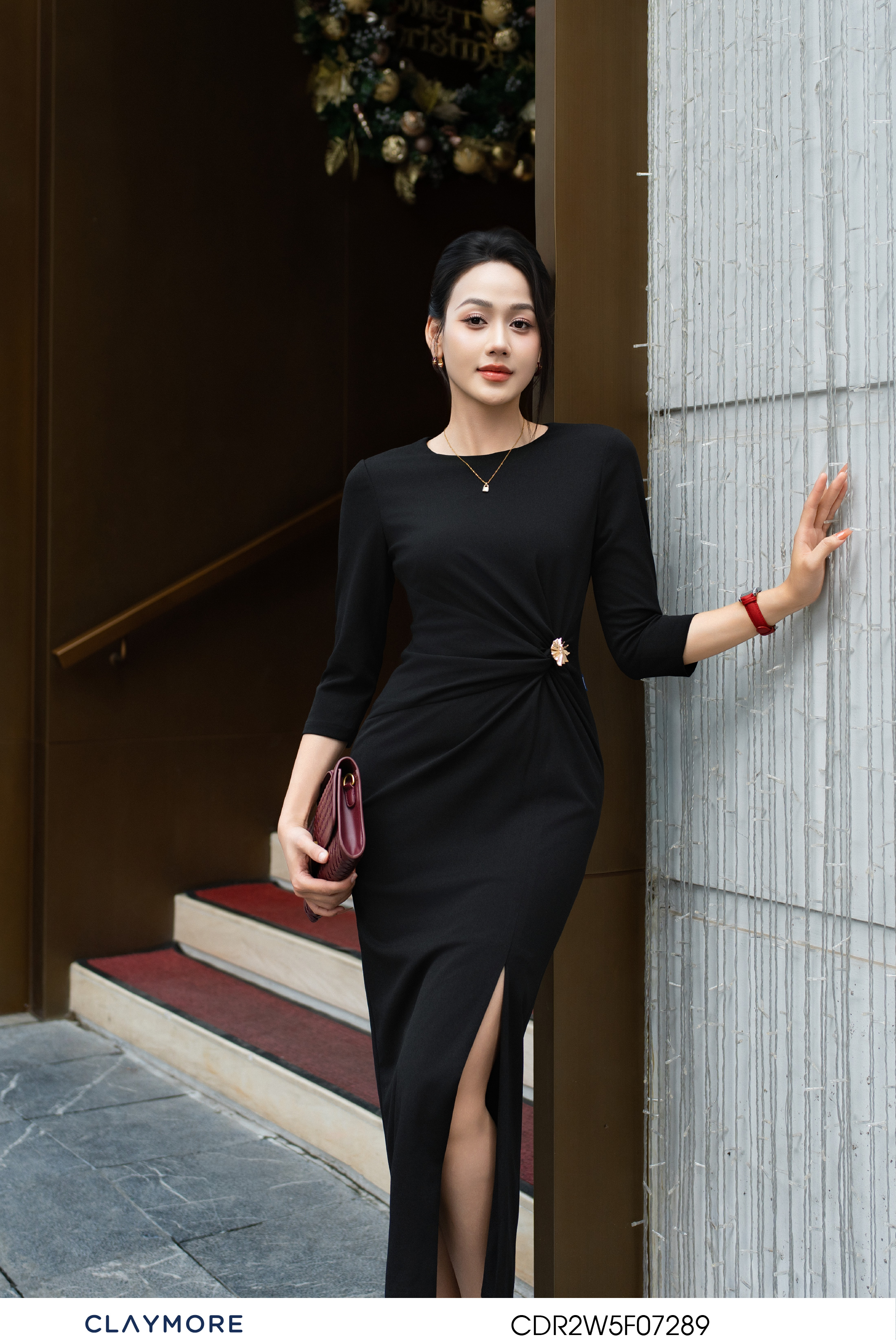 Đầm cổ tròn xoắn eo