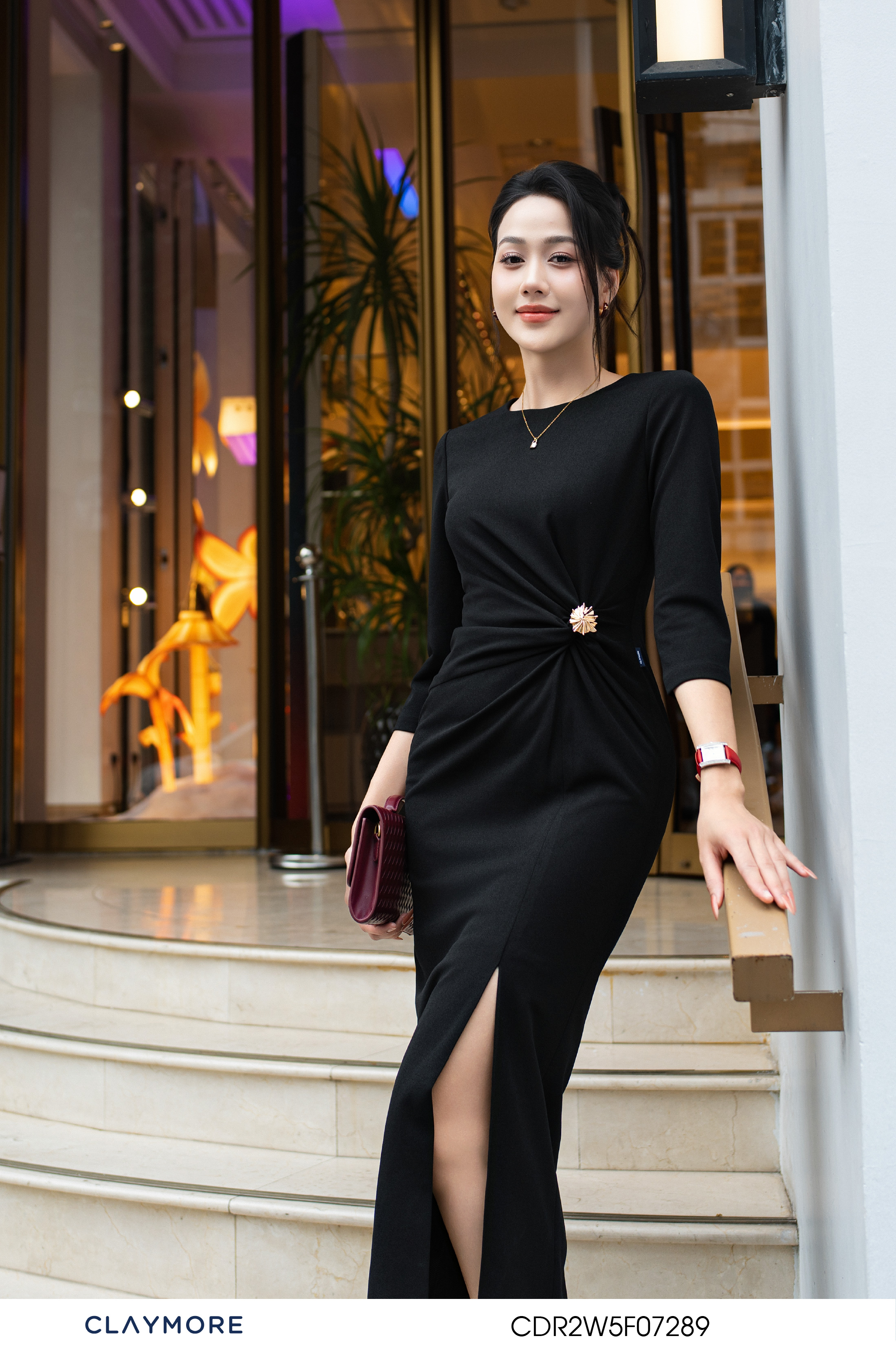 Đầm cổ tròn xoắn eo