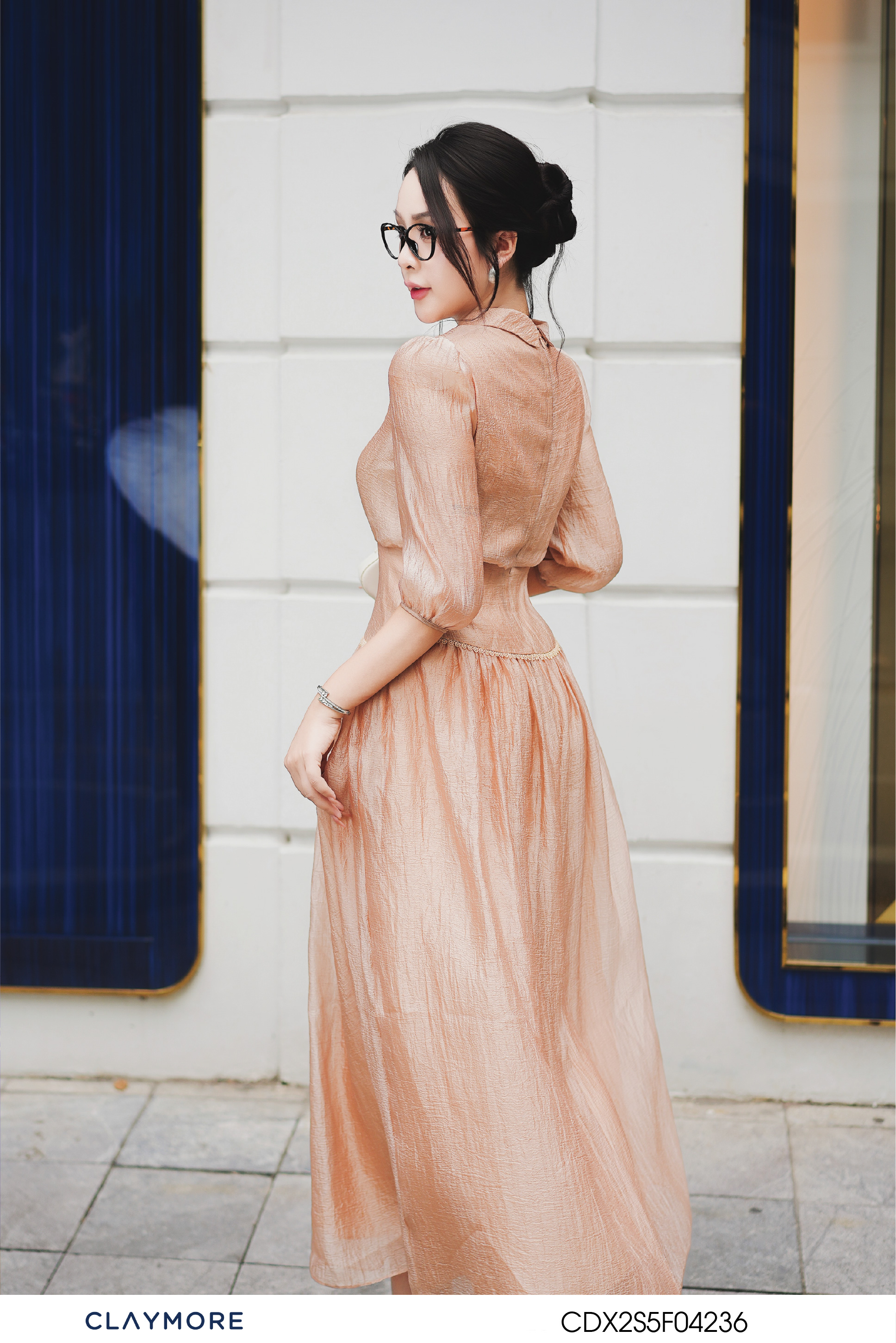 Đầm cổ vest phối ren