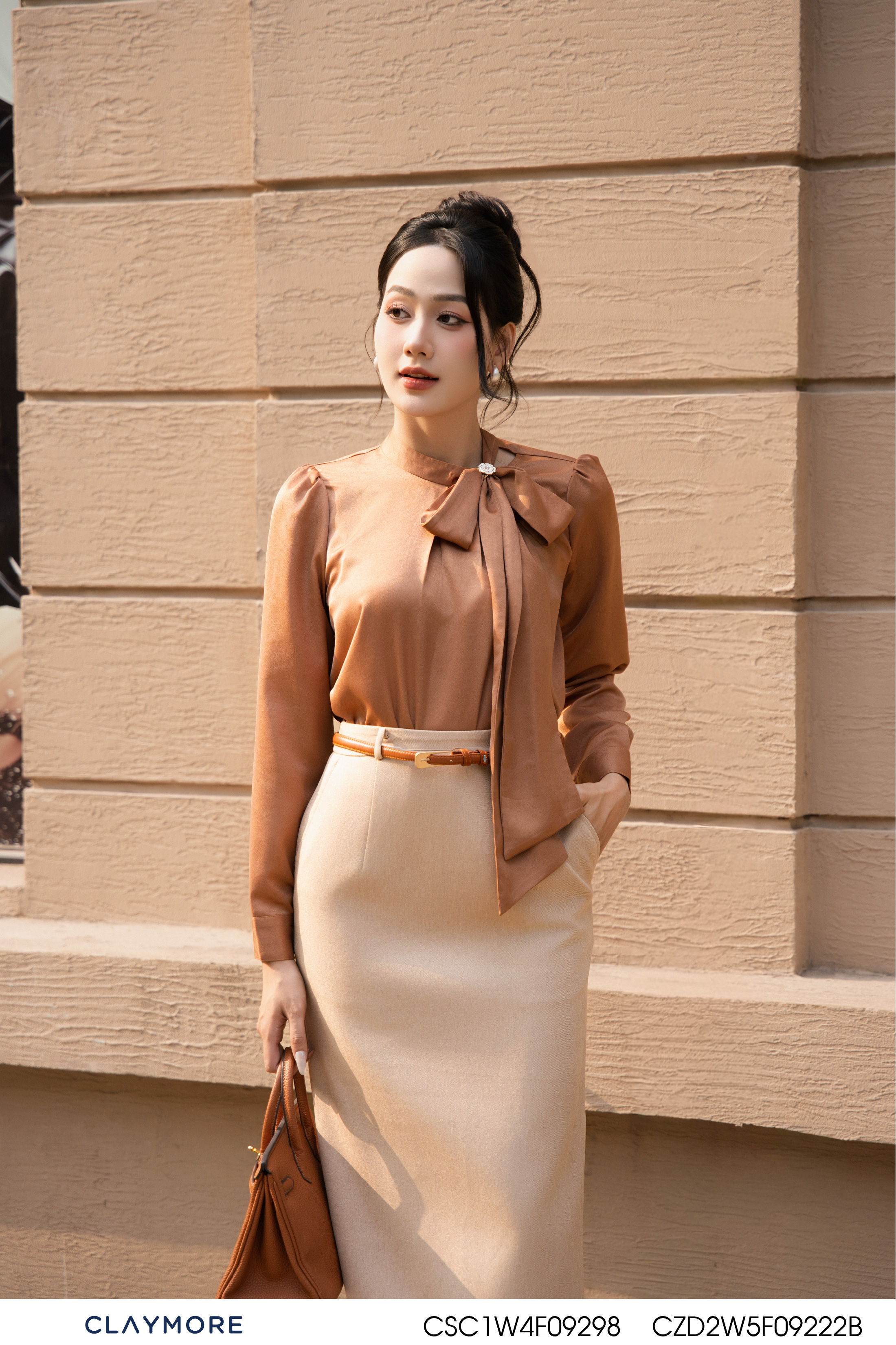 Sơ mi cổ nơ lệch