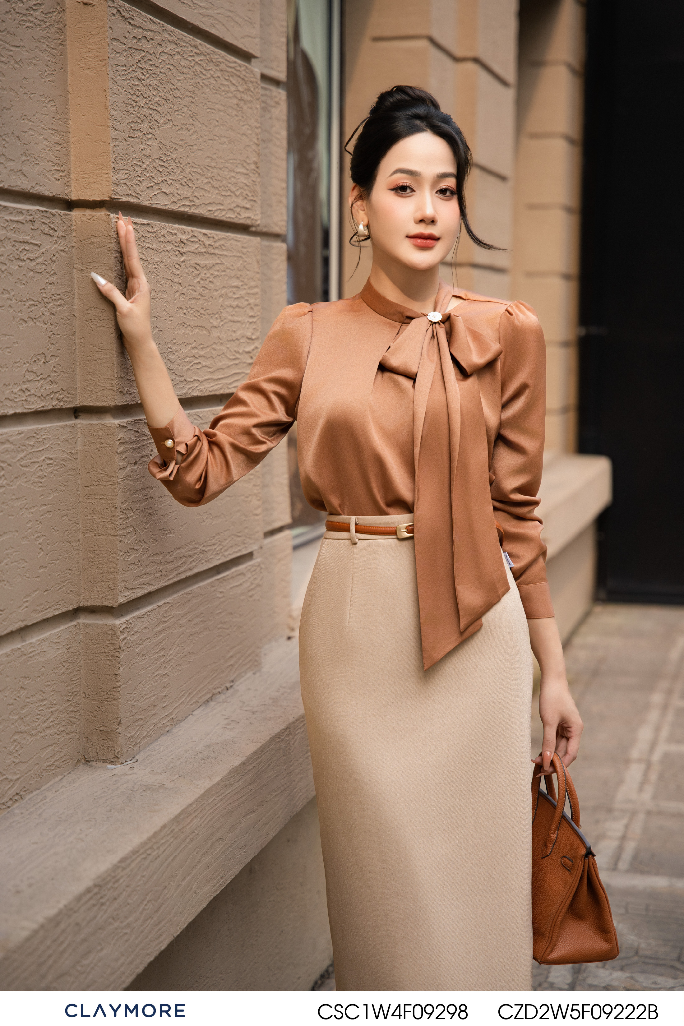 Sơ mi cổ nơ lệch