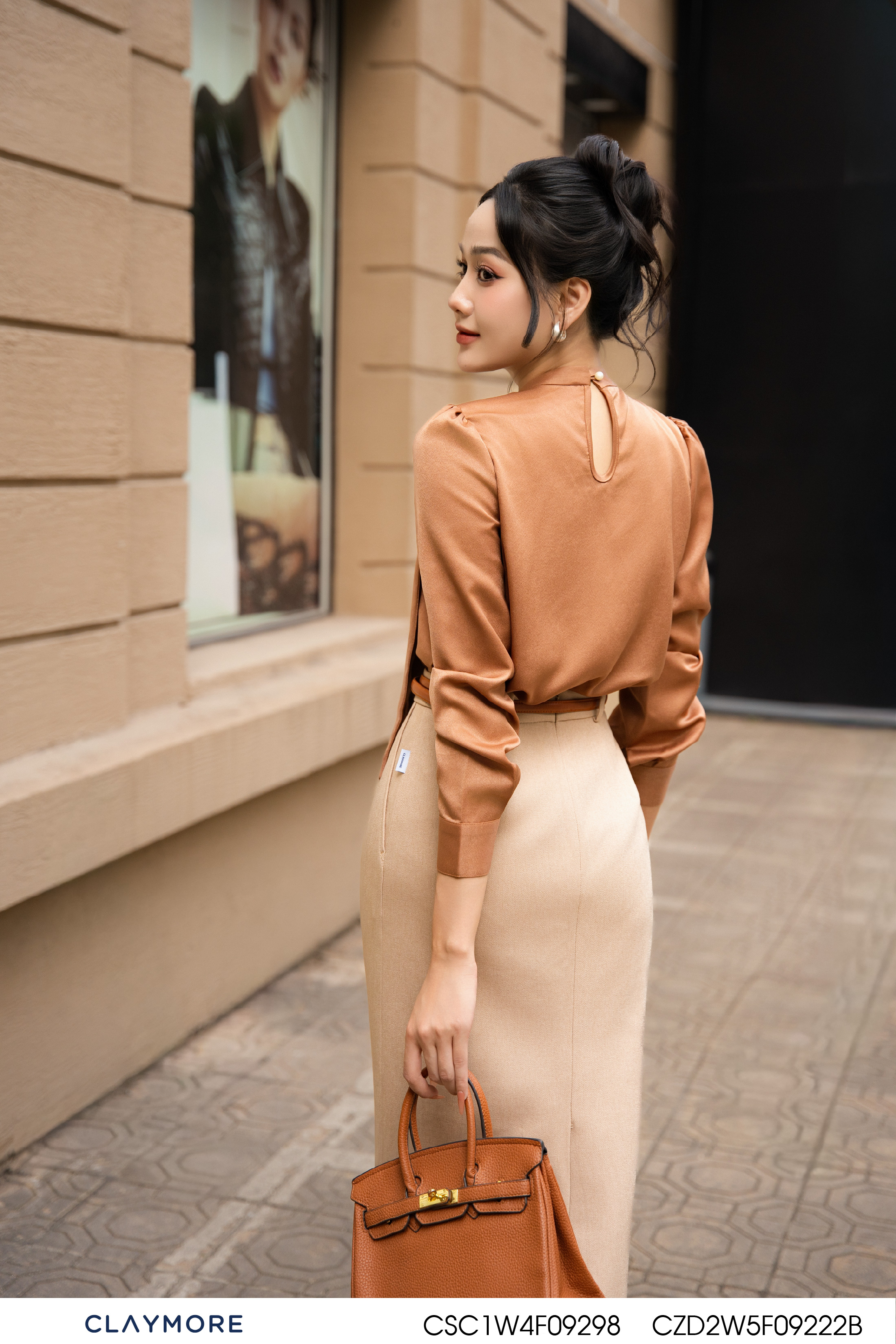 Sơ mi cổ nơ lệch