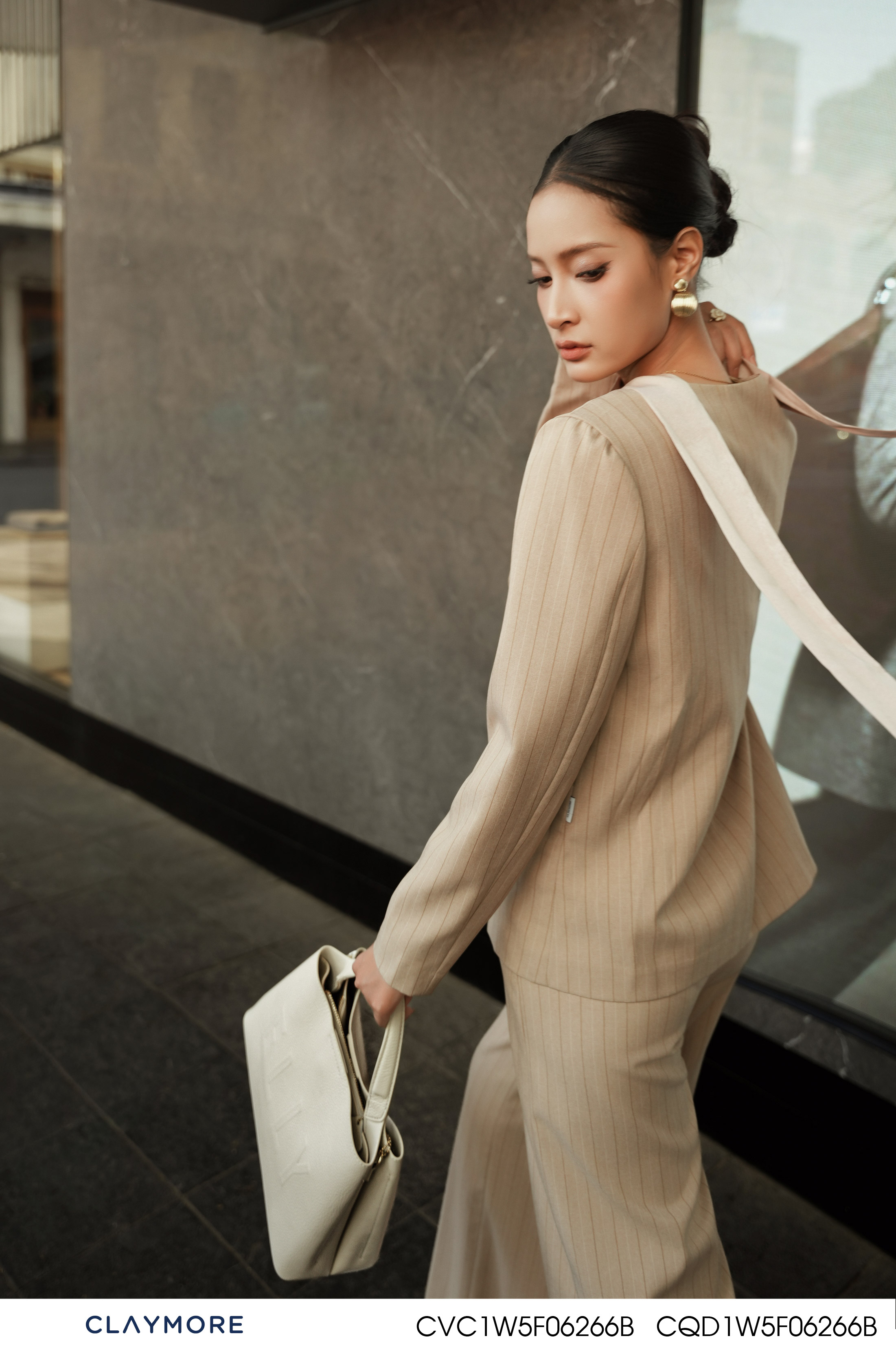 Vest suông phối cổ