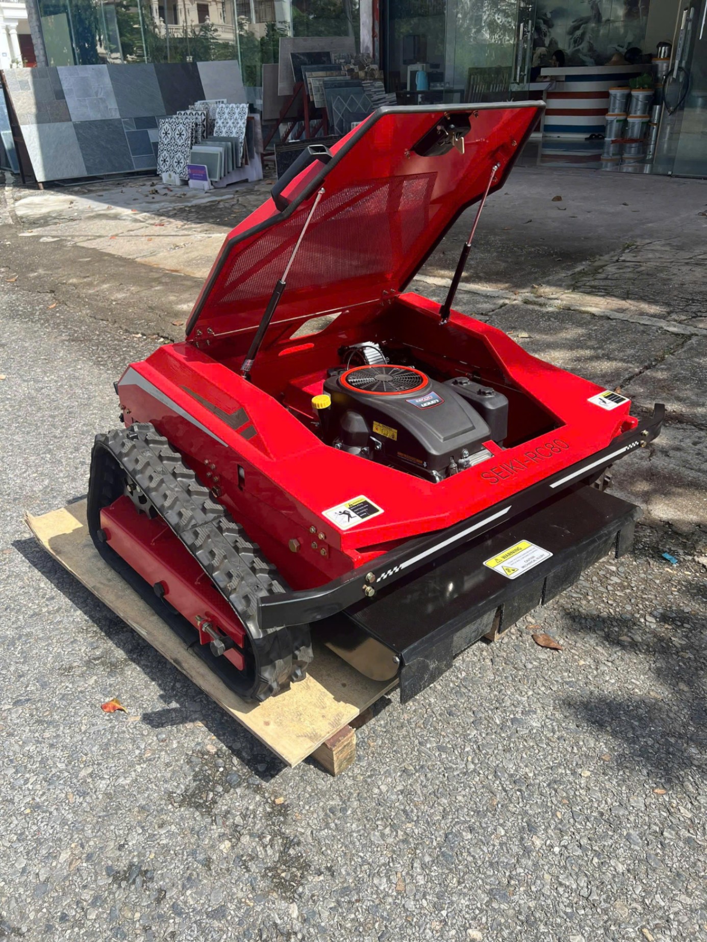 Cắt Cỏ Không Cần Đụng Tay – Chỉ Cần Điều Khiển, LONCIN 420CC Lo Tất!