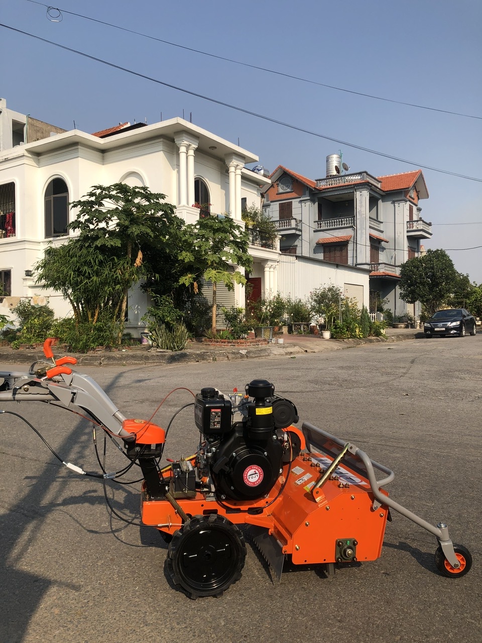 Máy Cắt Cỏ Bản Nâng Cấp – Quay Đầu Êm, Di Chuyển Mượt Với Bánh Trước 360°