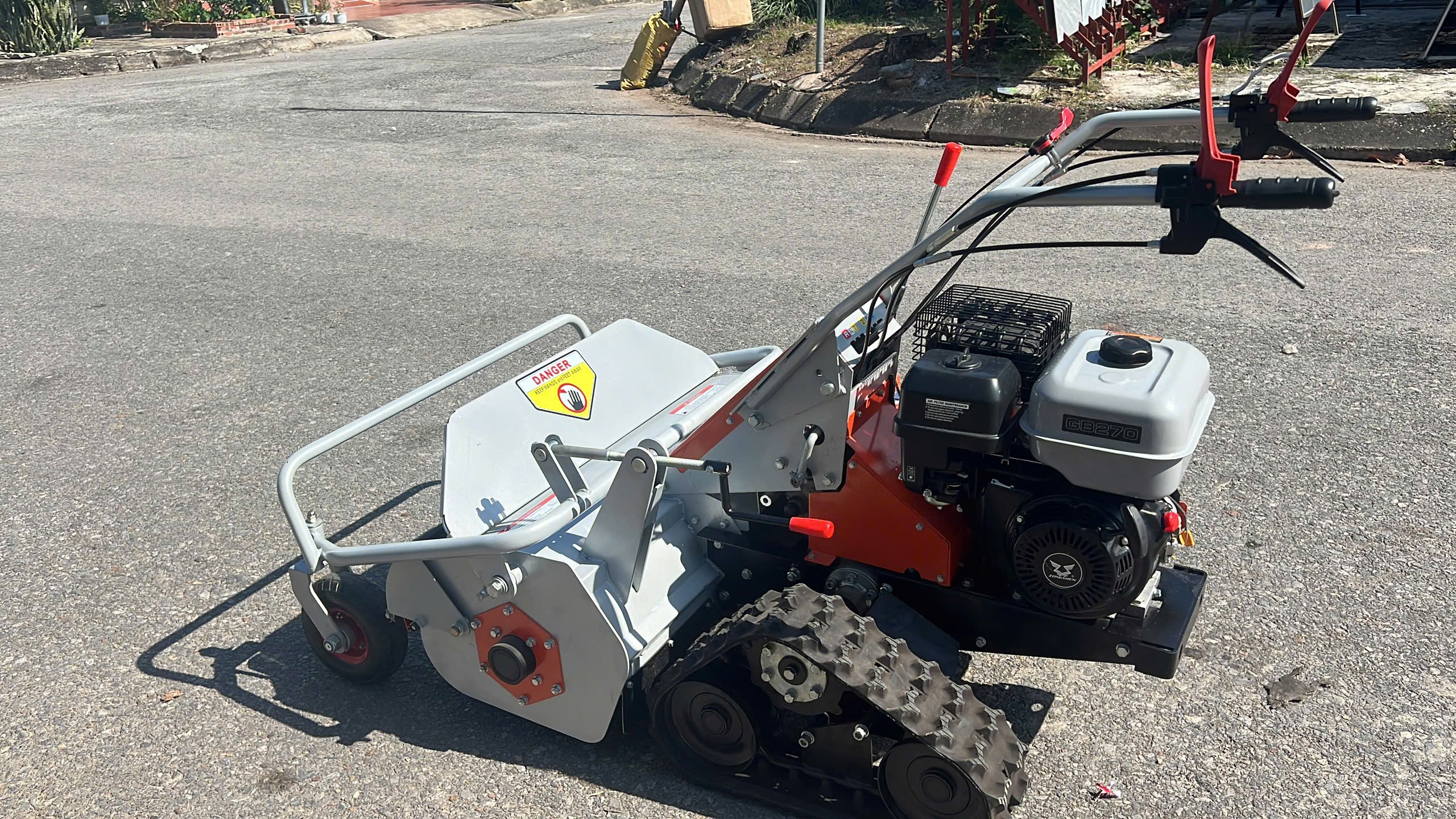 Máy cắt cỏ trục băm GB270 9HP leo dốc 45 độ có bị lật không? Test thực tế!
