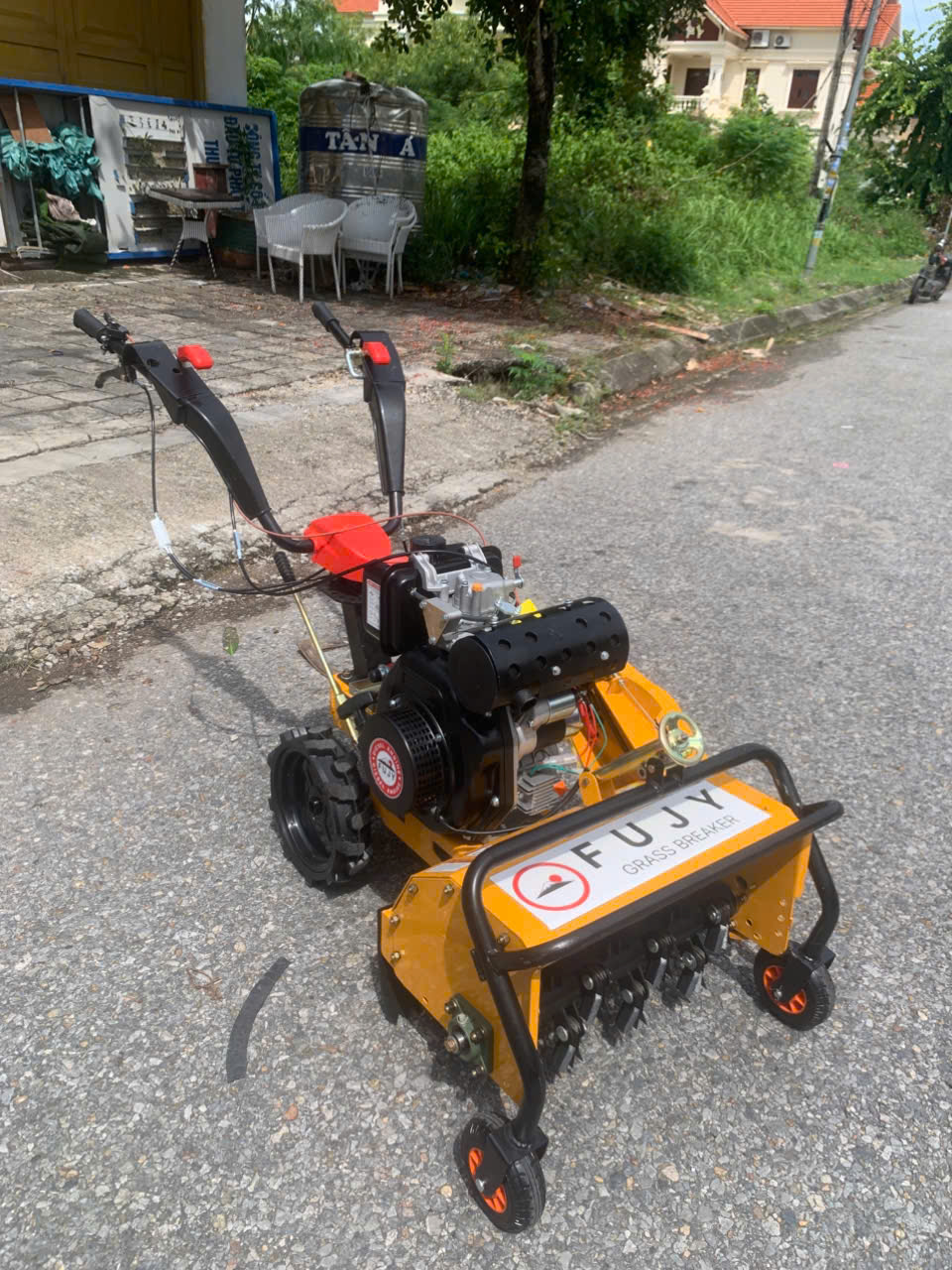 Phiên Bản Tiết Kiệm Giúp Giảm Chi Phí Đầu Tư Như Thế Nào? Máy Cắt Cỏ Trục Băm Chạy Động Cơ Dầu 178 5HP, 2 Số Tiến Là Lựa Chọn Đáng Giá