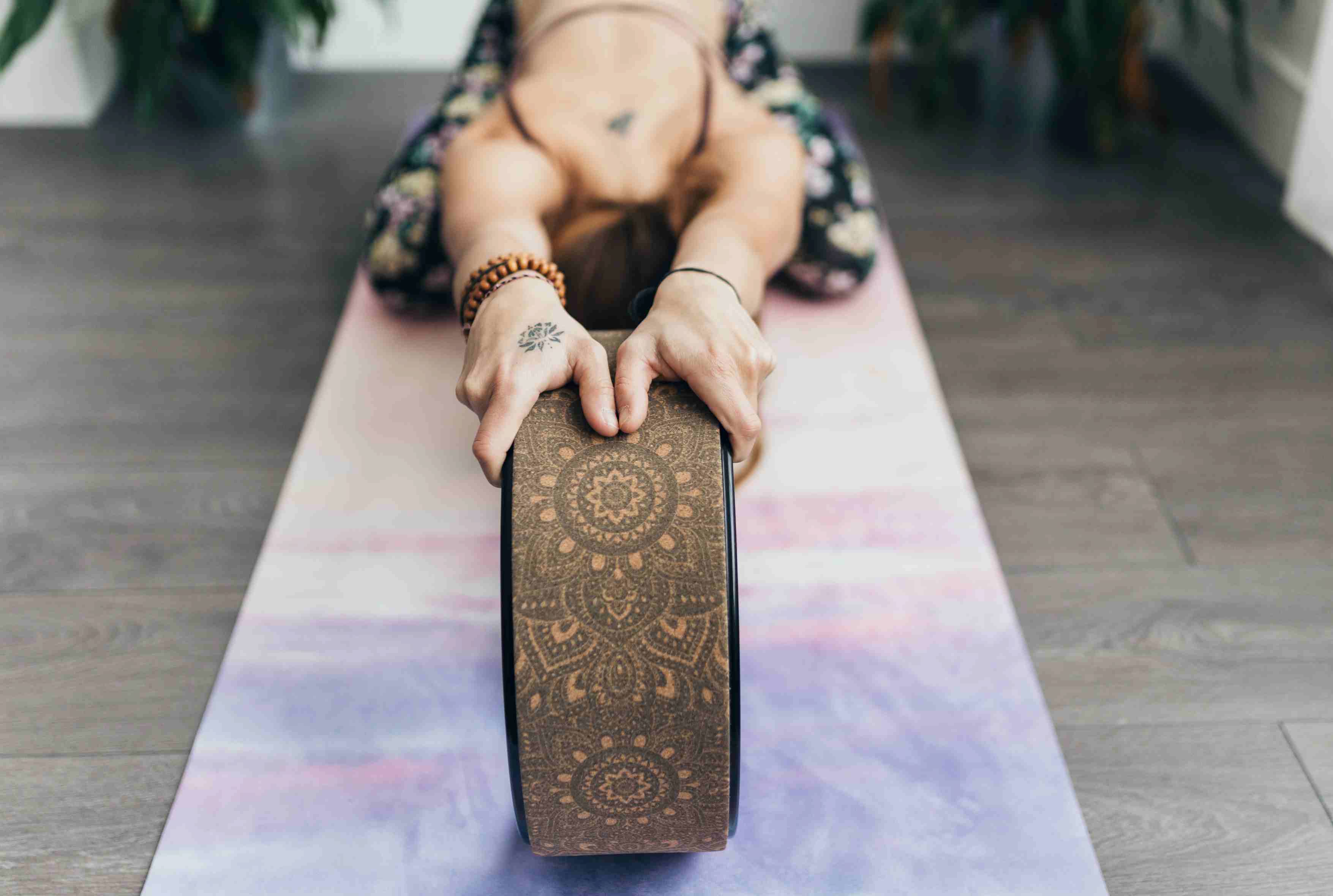 7 bài tập với vòng tập yoga