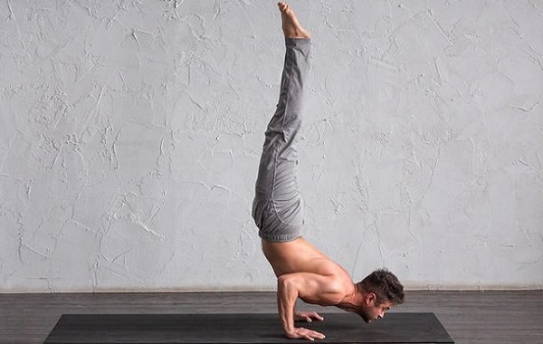 Những bài tập Yoga giúp nam giới nhanh chóng sở hữu body 6 múi