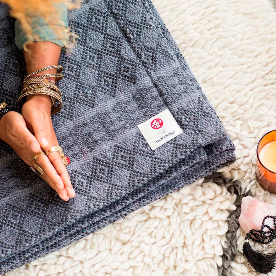 Chăn yoga cotton Manduka Cotton Blanket