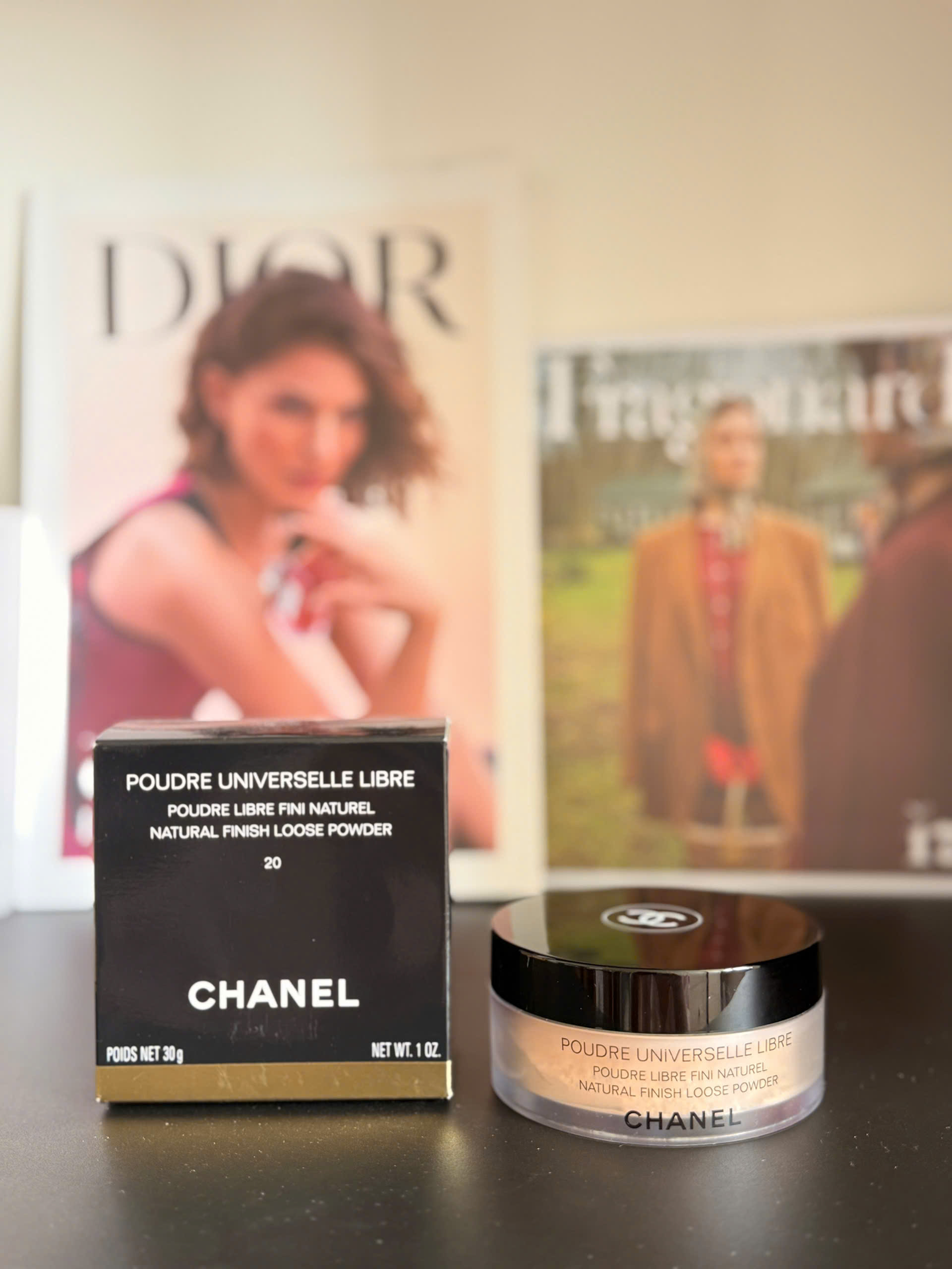 HỘP PHẤN PHỦ BỘT POUDRE UNIVERSELLE LIBRE CHANEL tone 20