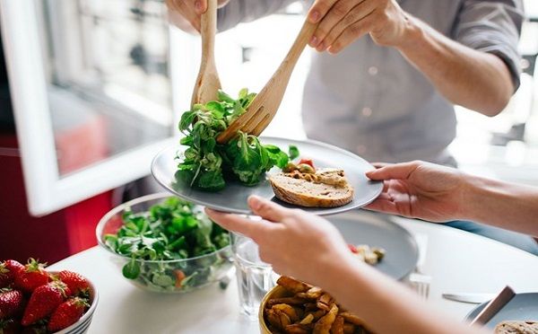 Chế độ ăn khoa học giúp bạn khắc phục tình trạng da nhờn mụn