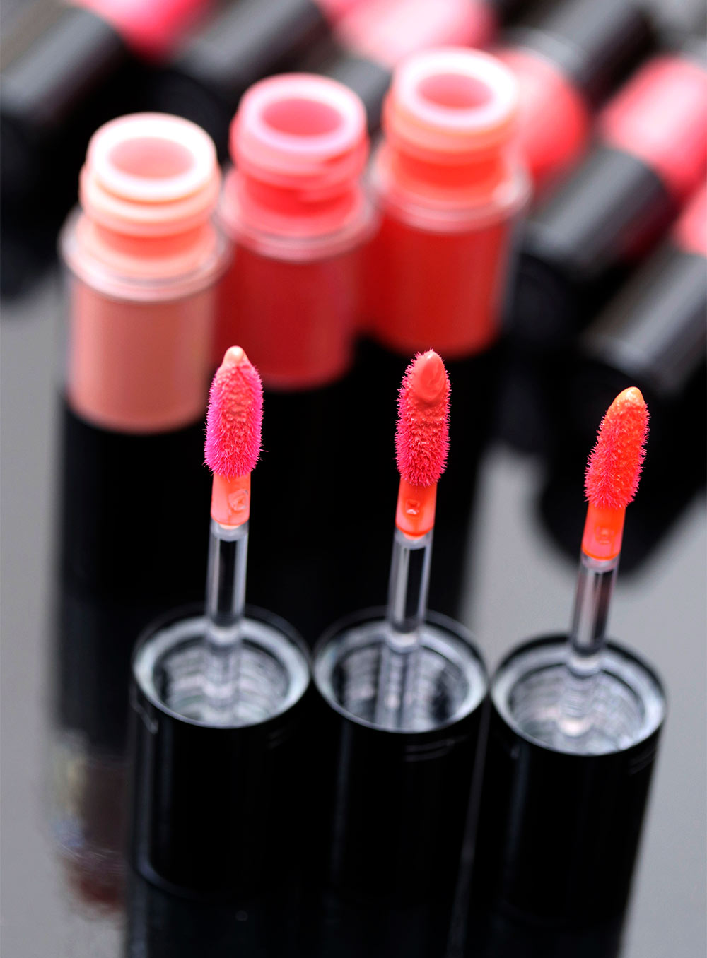 Mac Versicolour Varnish Cream Lip Stain 114 Serial Stain