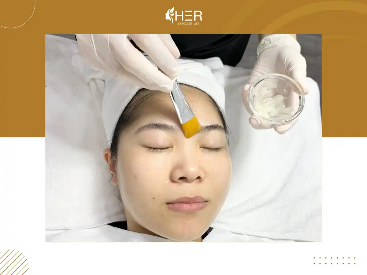 Thoa đều dung dịch peel trên mặt